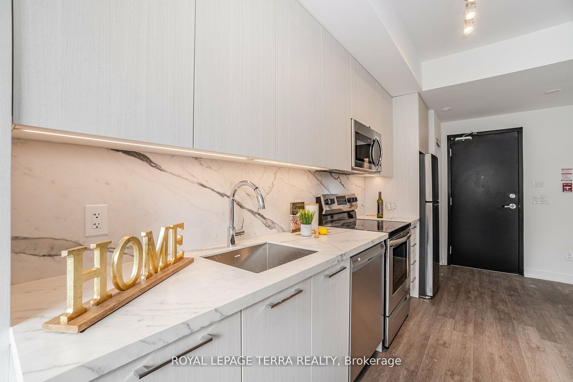 871 Sheppard Ave W, #28