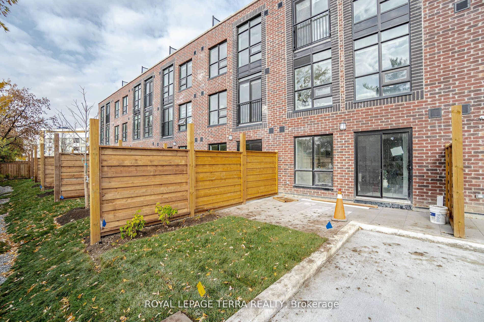 871 Sheppard Ave W, #28