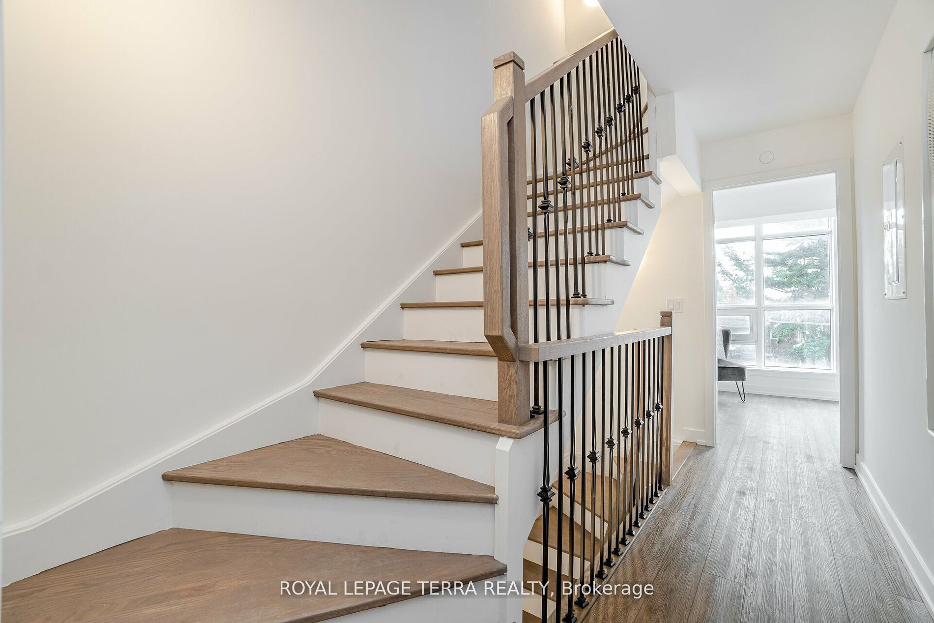 871 Sheppard Ave W, #28
