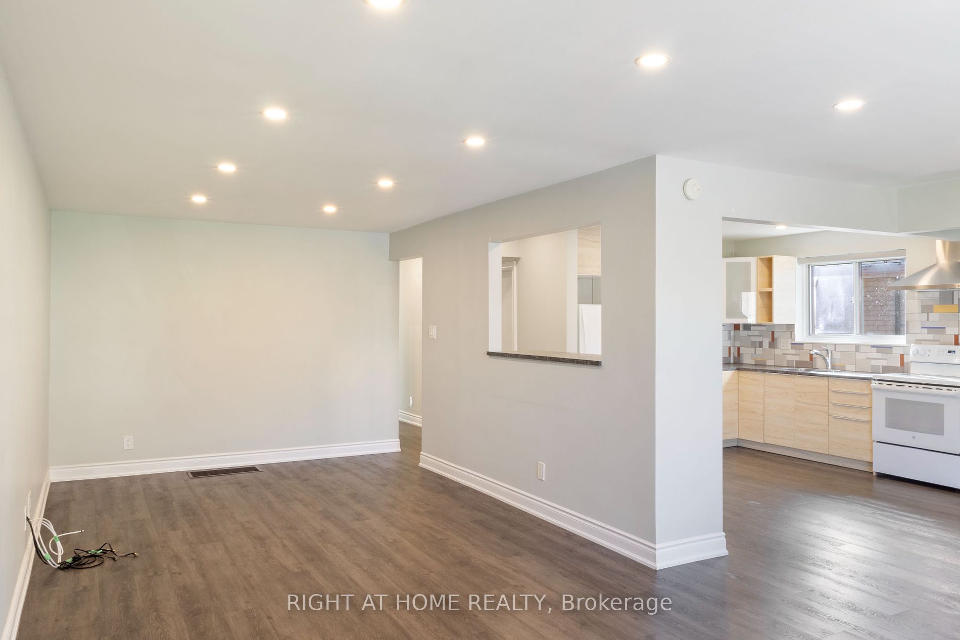 65 Regatta Crescent, #Main
