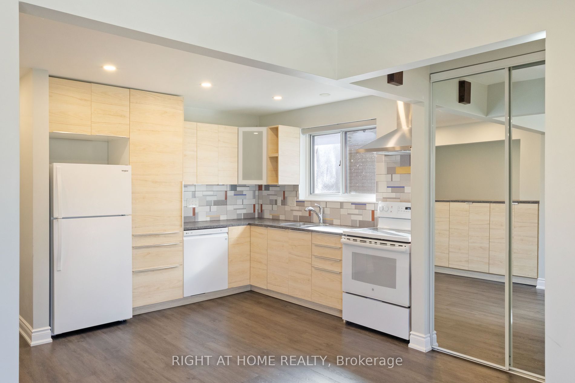 65 Regatta Crescent, #Main