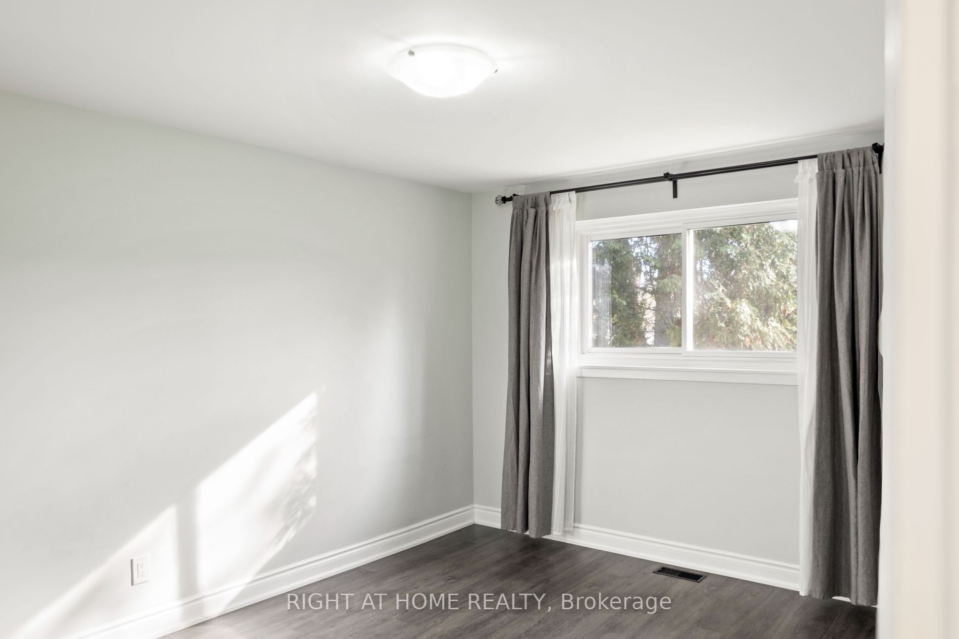 65 Regatta Crescent, #Main