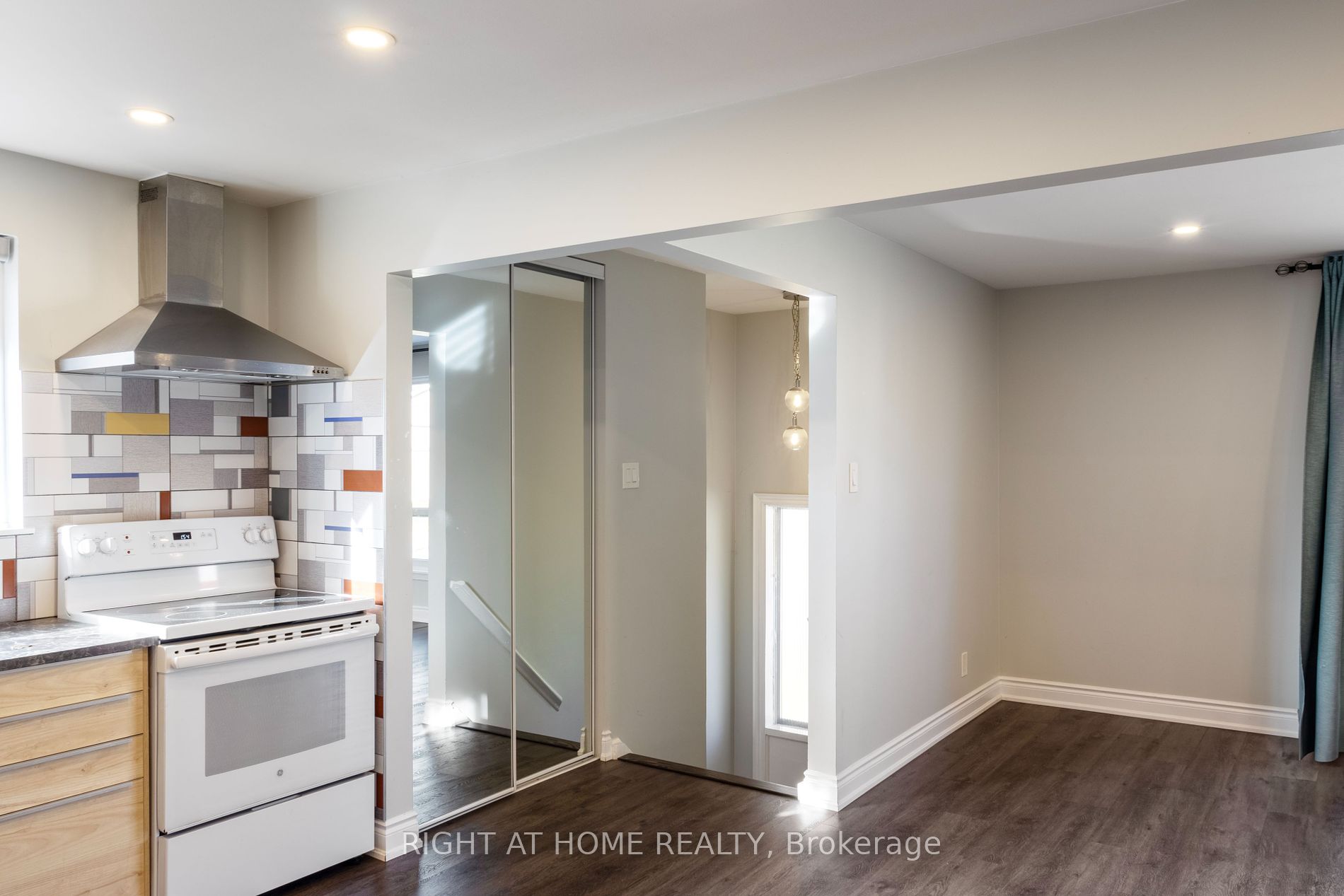 65 Regatta Crescent, #Main