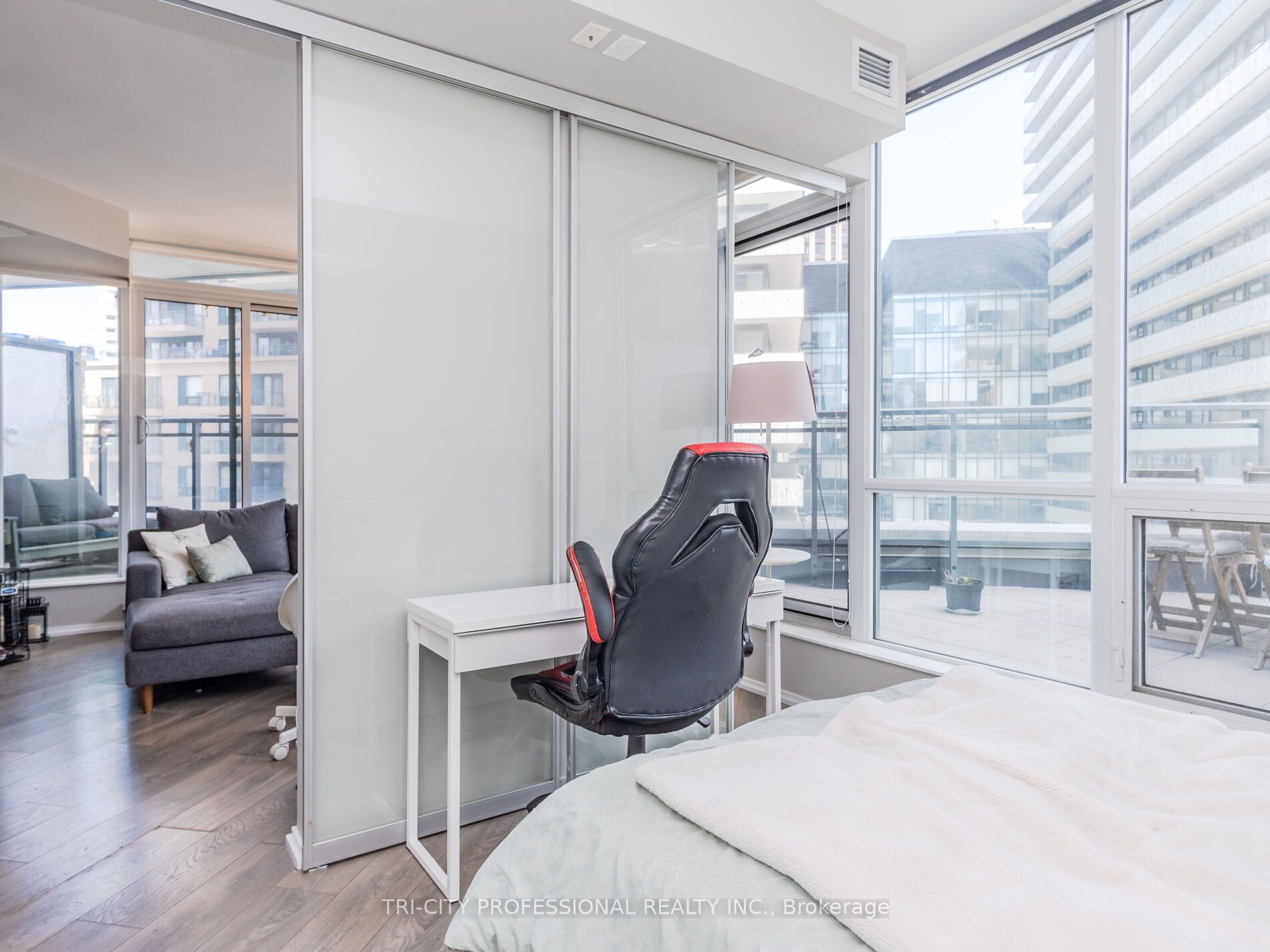 45 Charles St E, #709