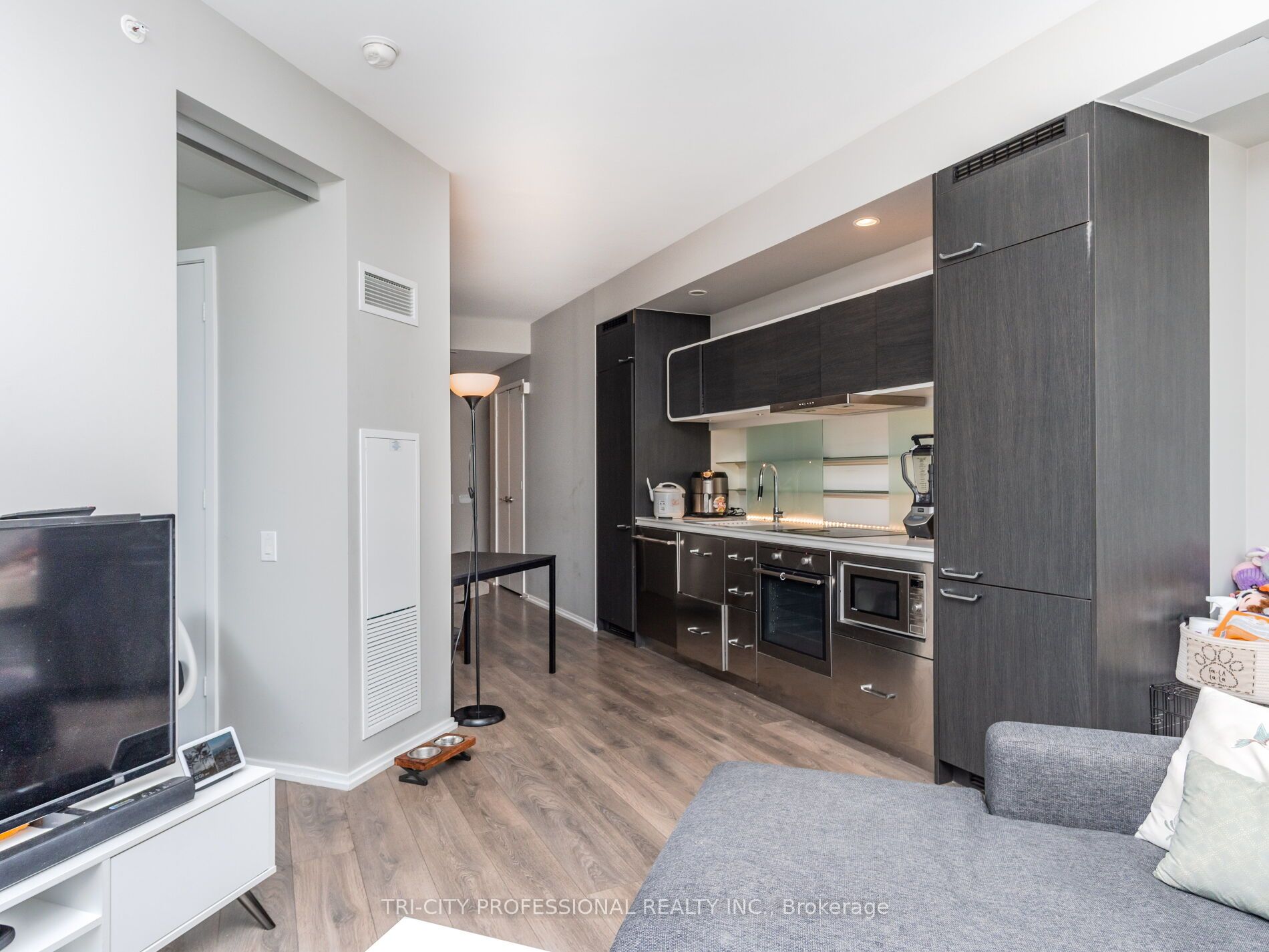45 Charles St E, #709