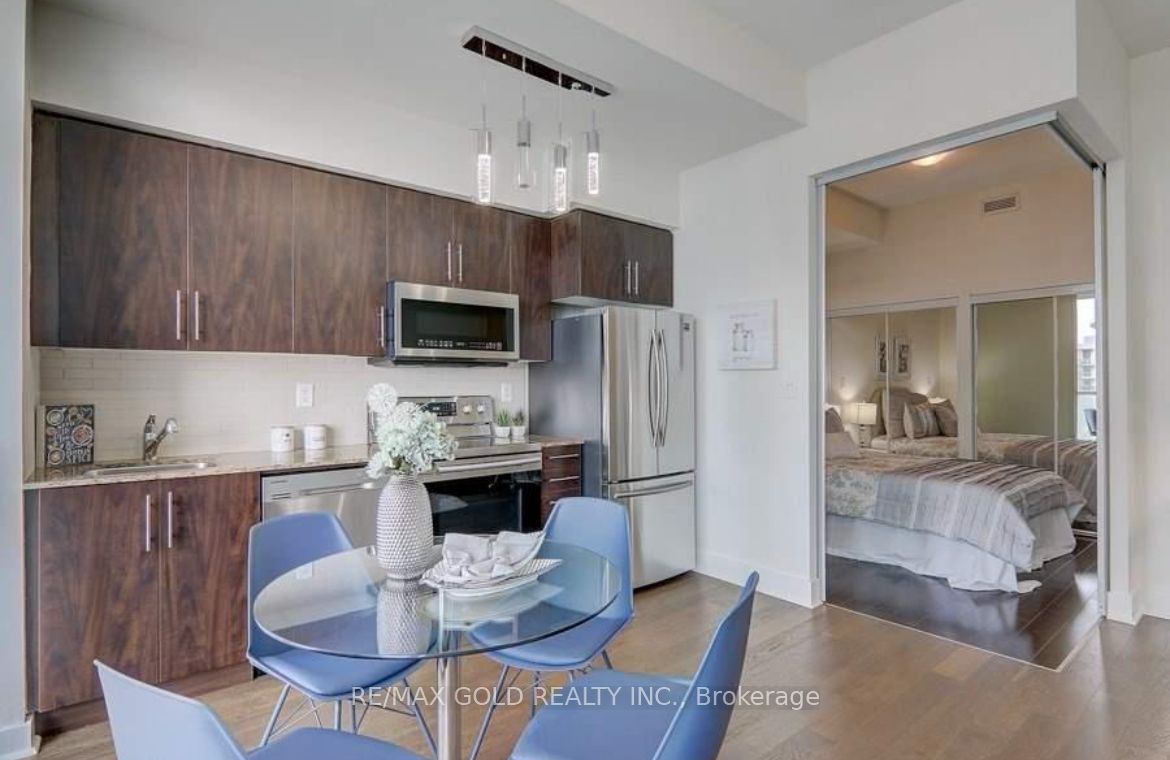 55 Bremner Boulevard #2811