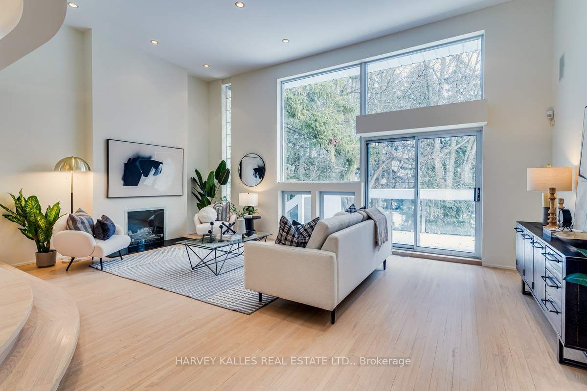 11 Saguenay Ave