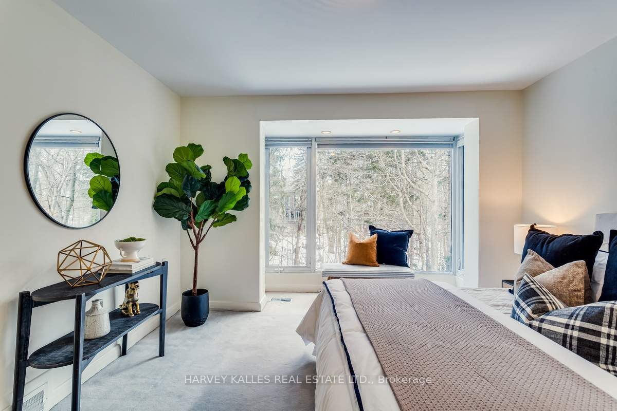 11 Saguenay Ave
