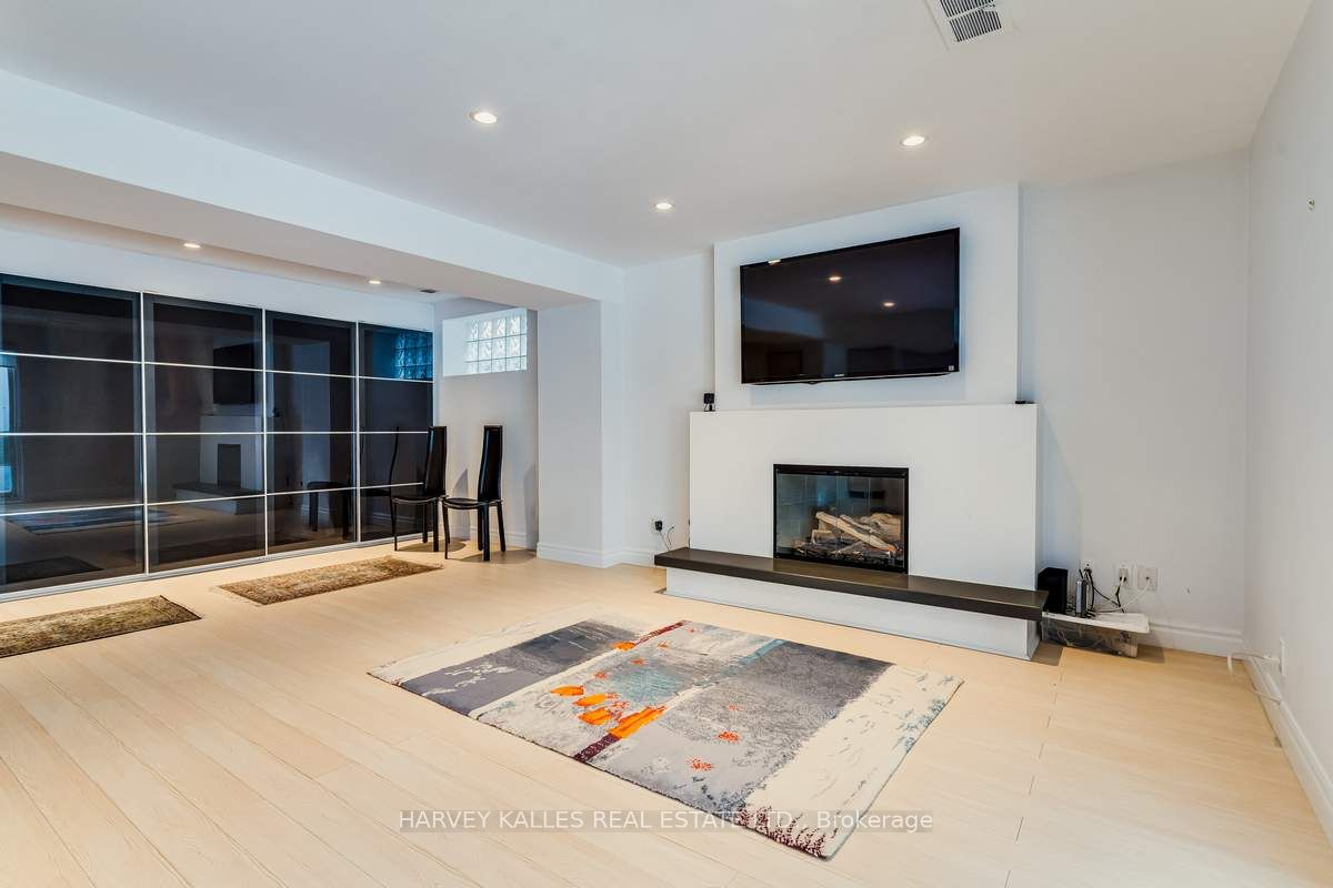 11 Saguenay Ave