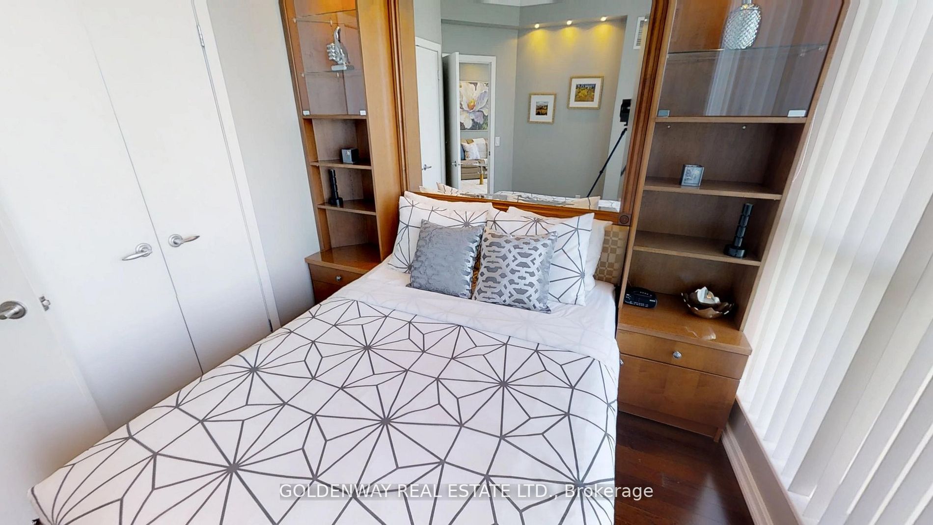 8 York St, #2013