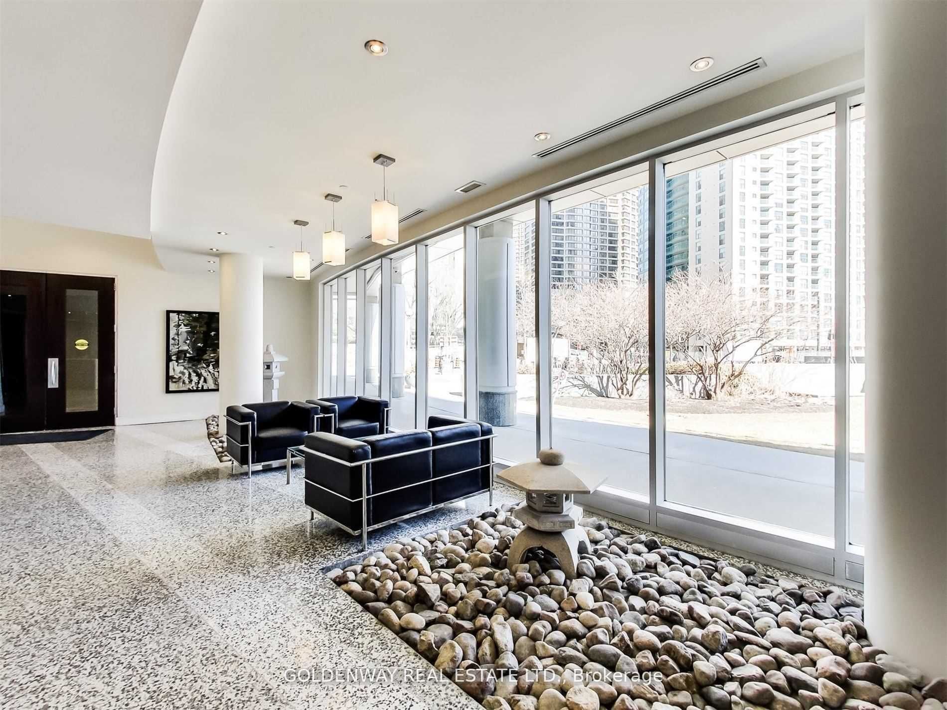 8 York St, #2013