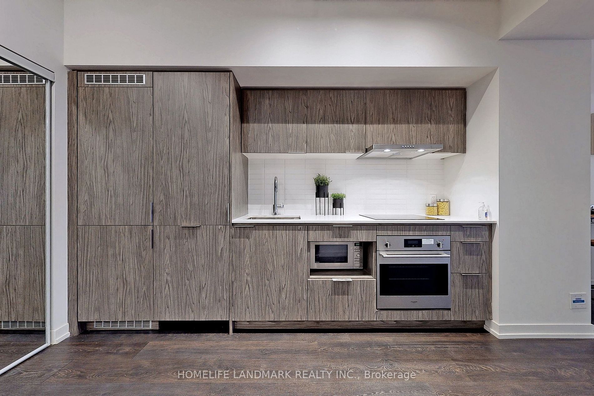 60 Shuter Street #201