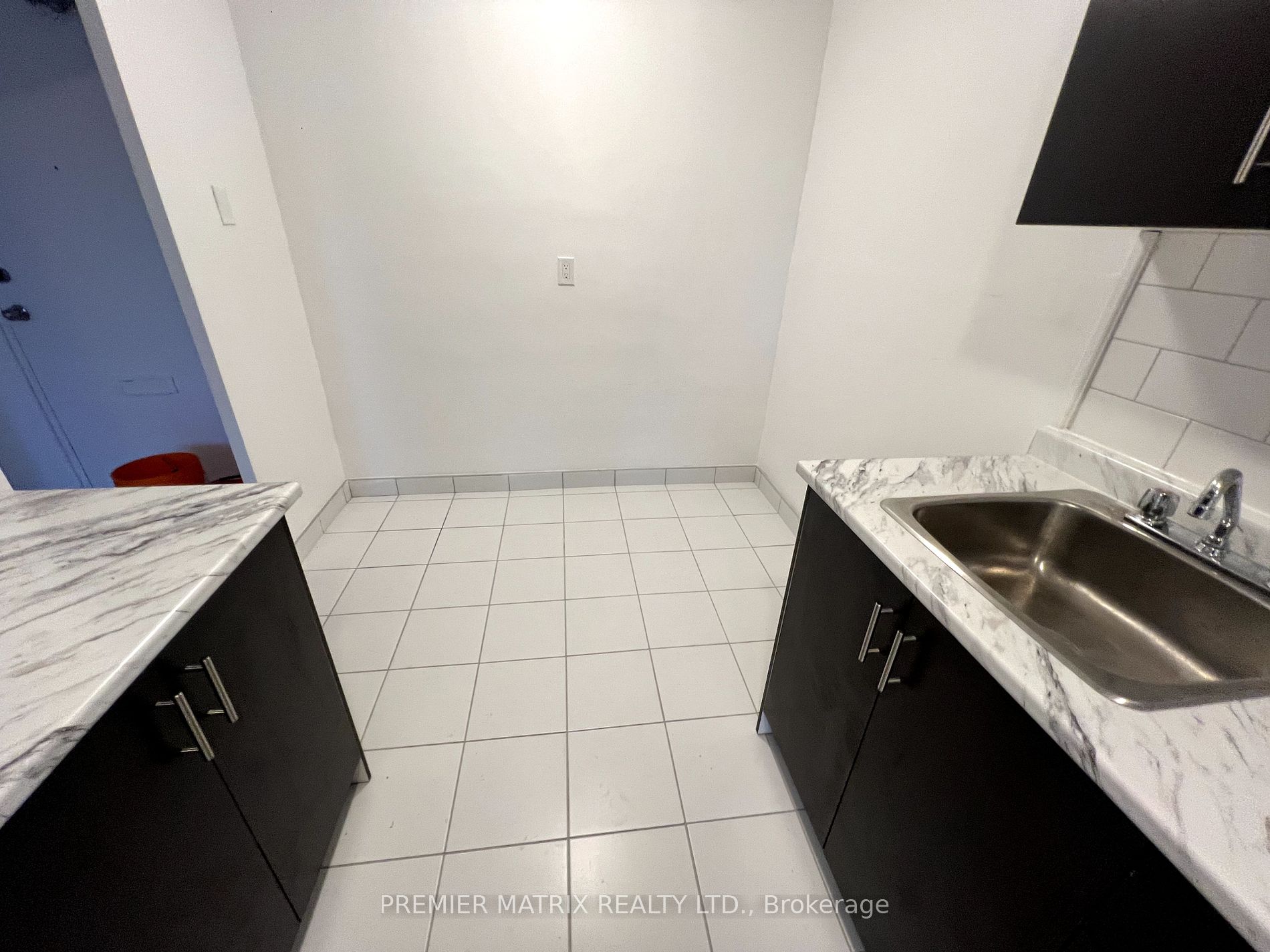 65 Thorncliffe Park Drive, #116