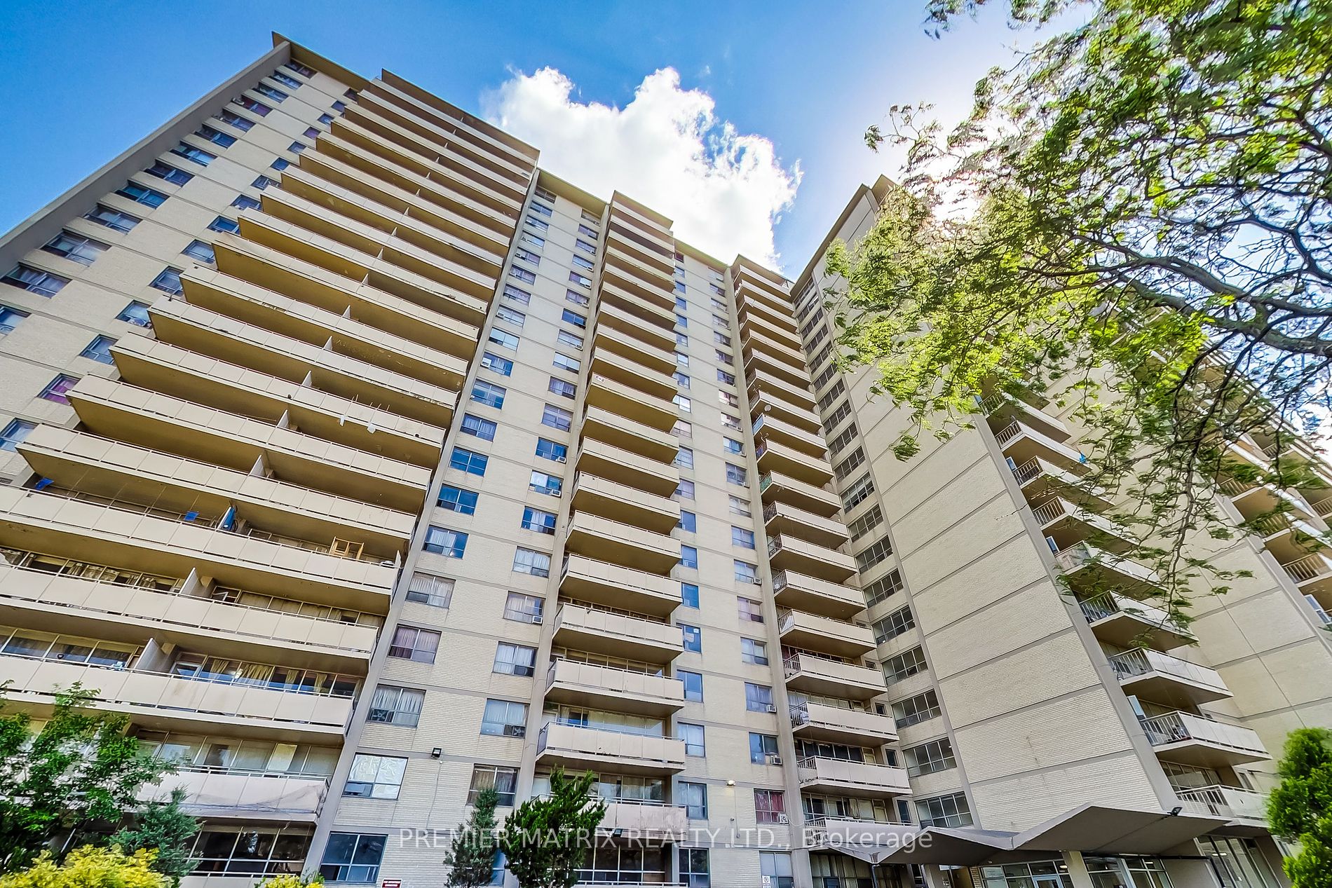 65 Thorncliffe Park Drive, #116