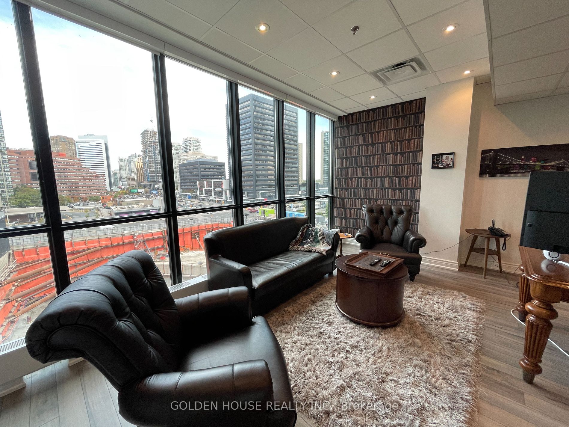 4750 Yonge St, #318