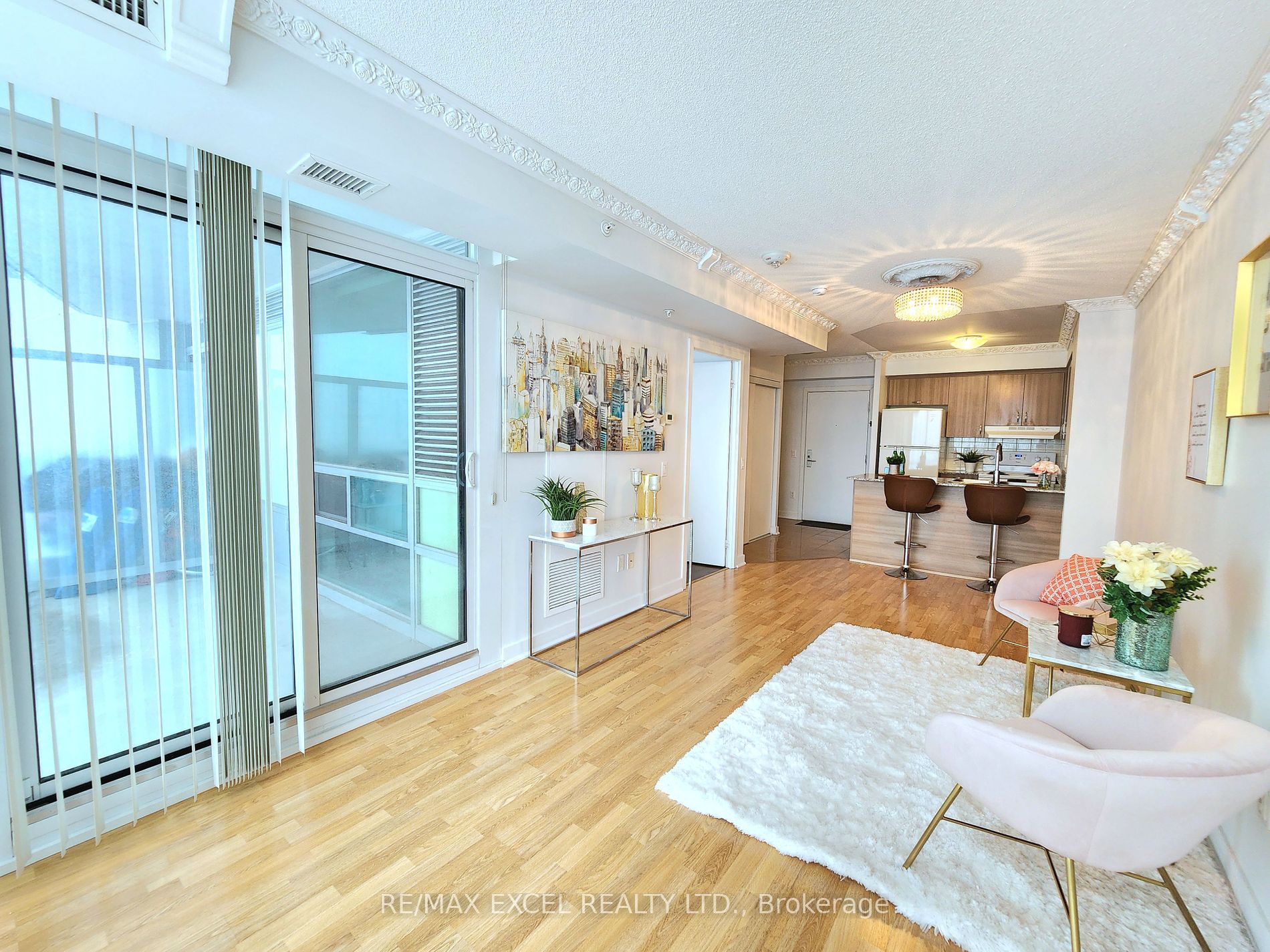 5740 Yonge Street, #803