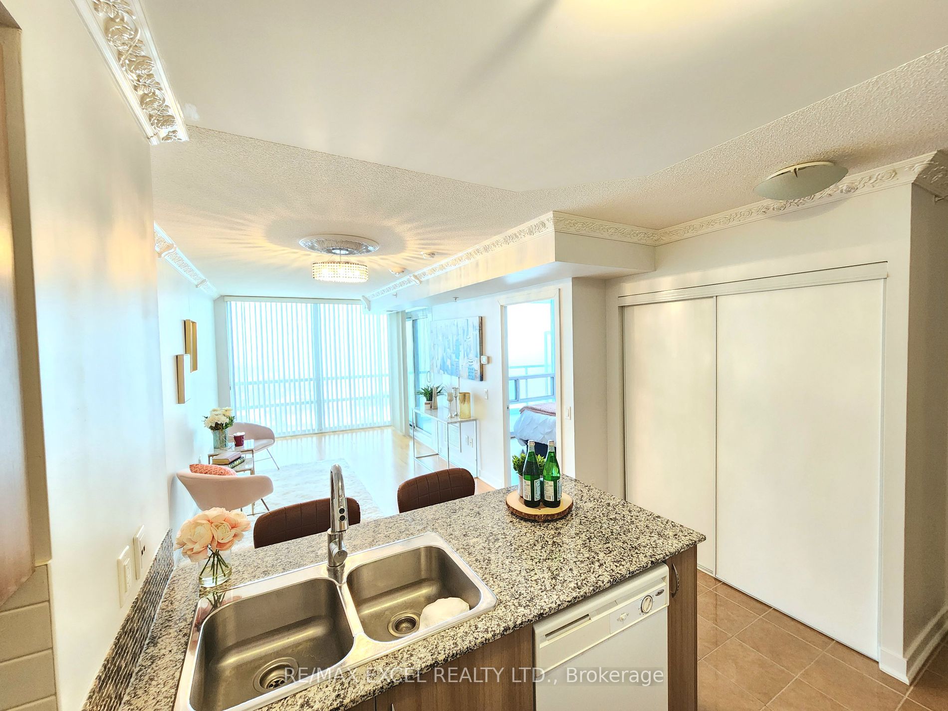 5740 Yonge Street, #803