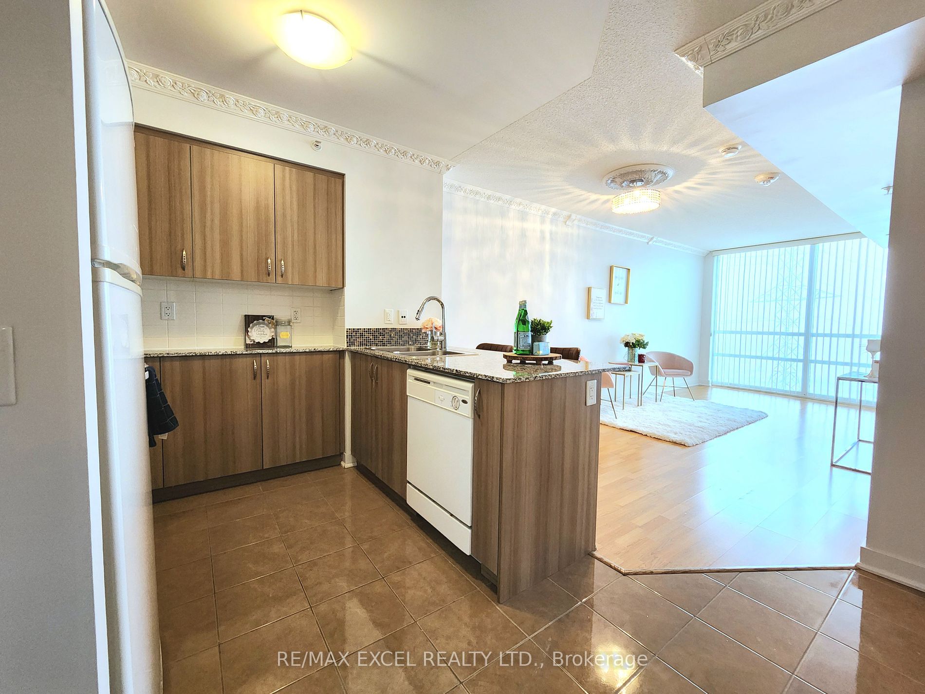 5740 Yonge Street, #803