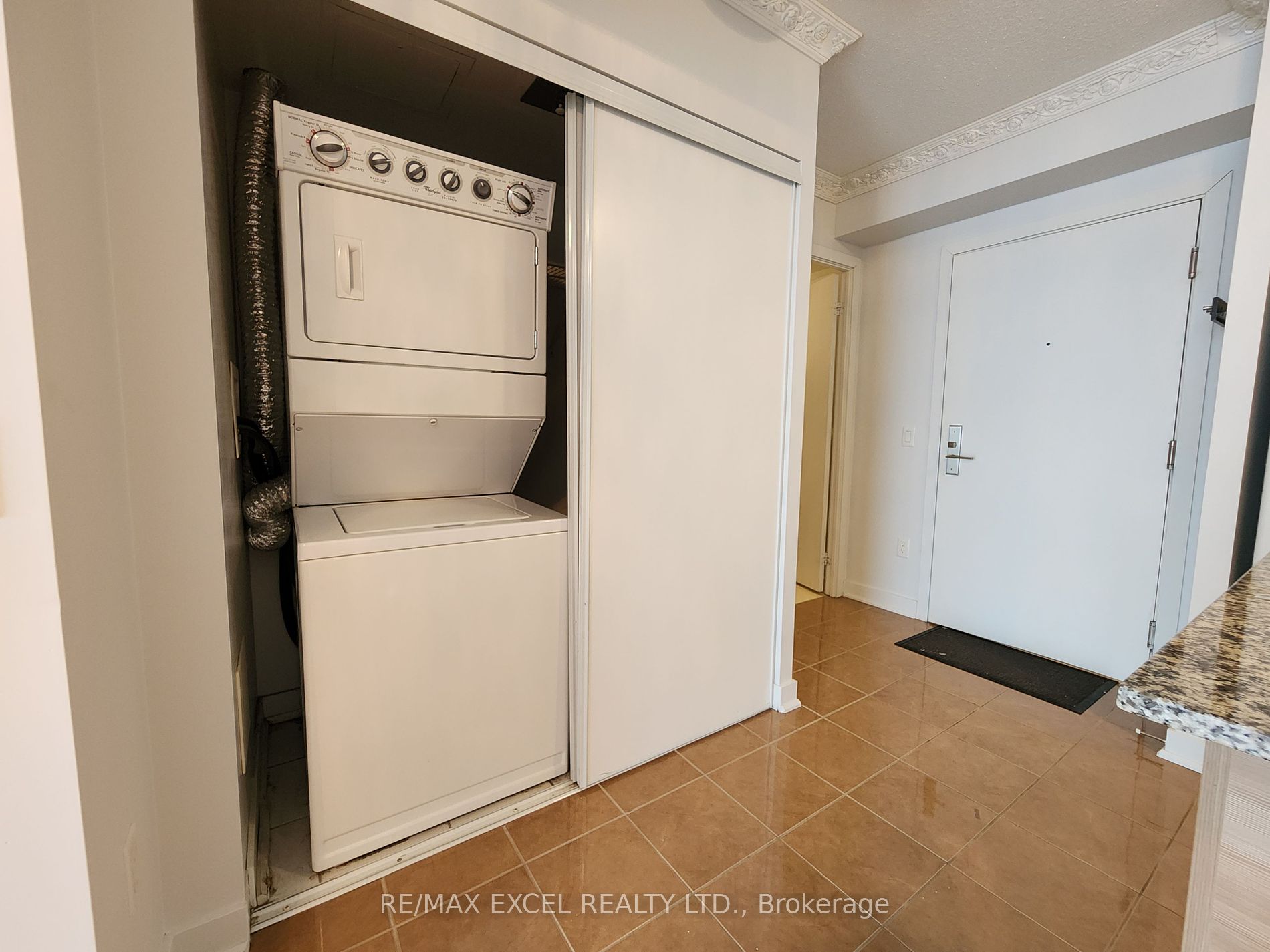 5740 Yonge Street, #803