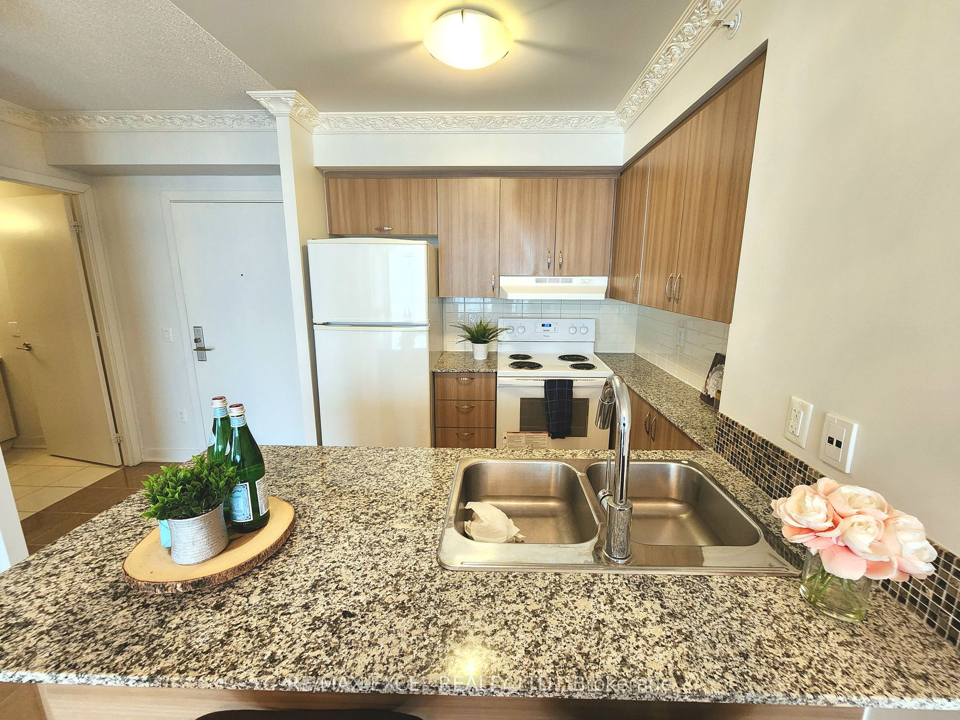 5740 Yonge Street, #803
