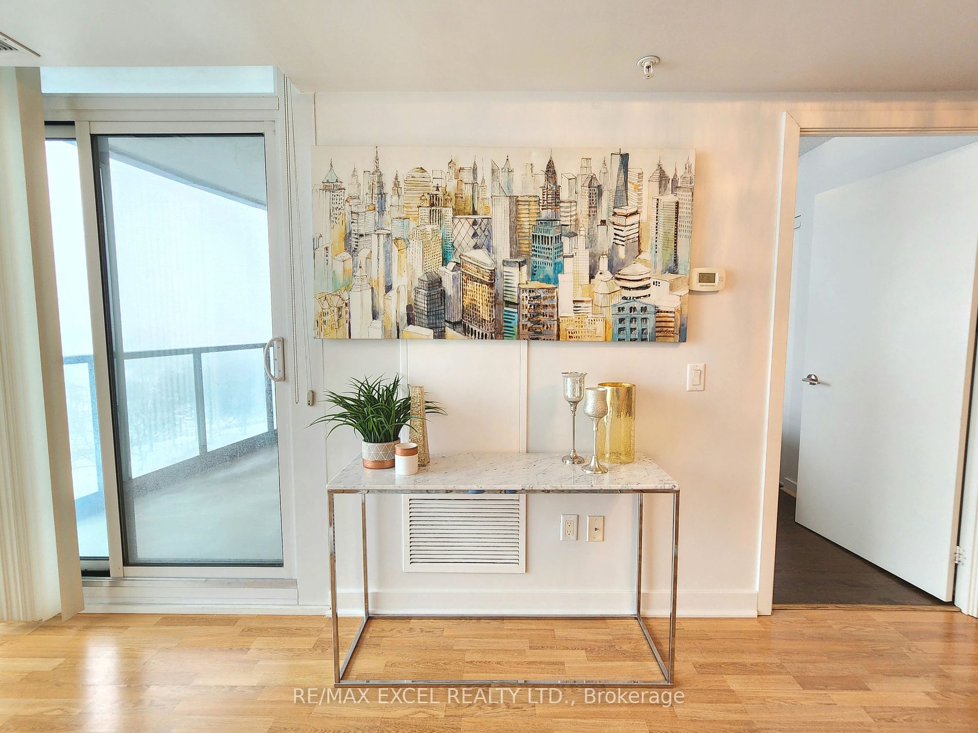 5740 Yonge Street, #803