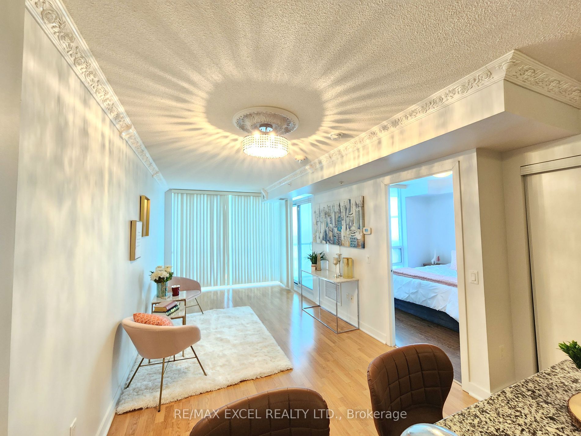 5740 Yonge Street, #803