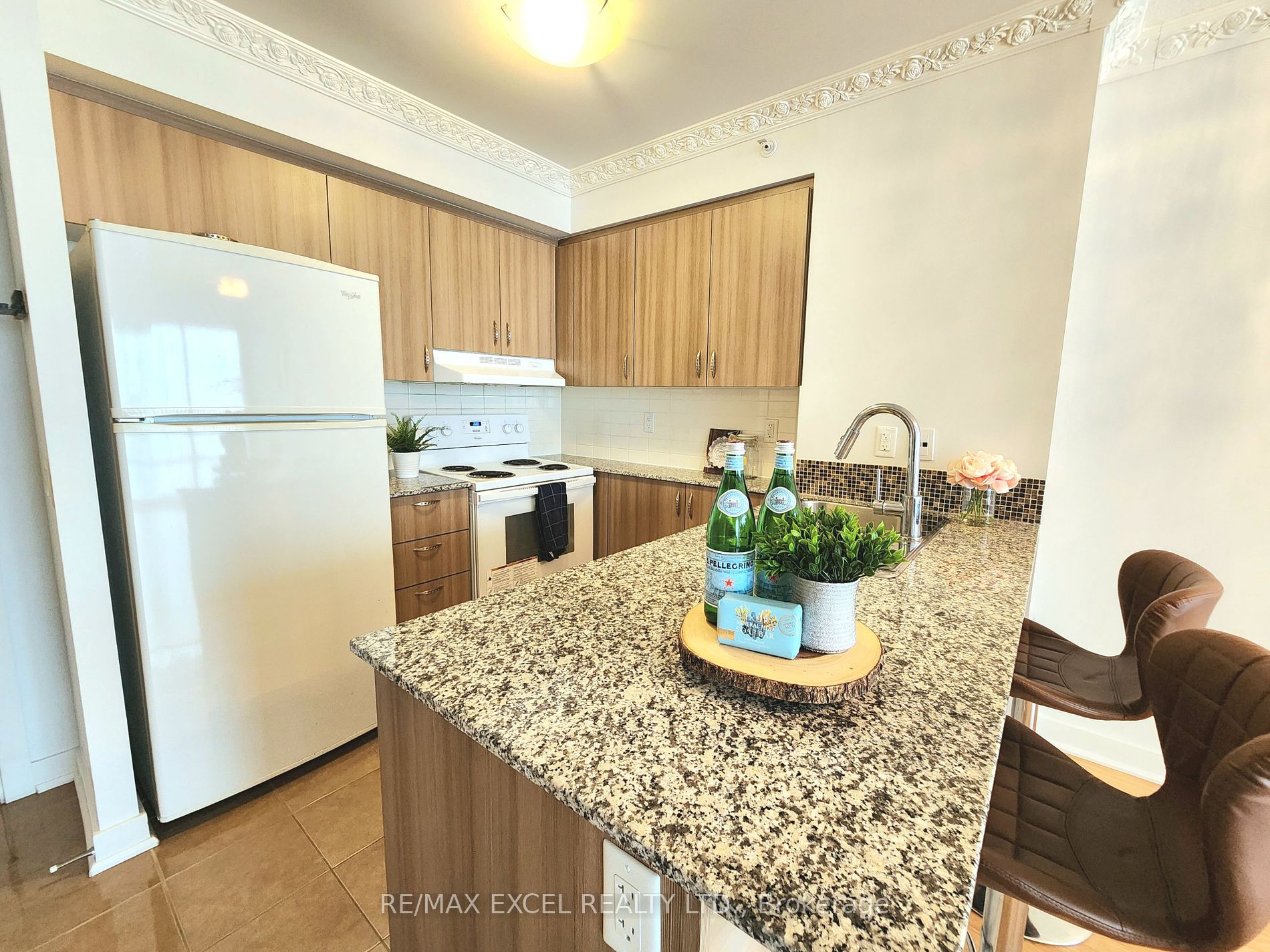 5740 Yonge Street, #803