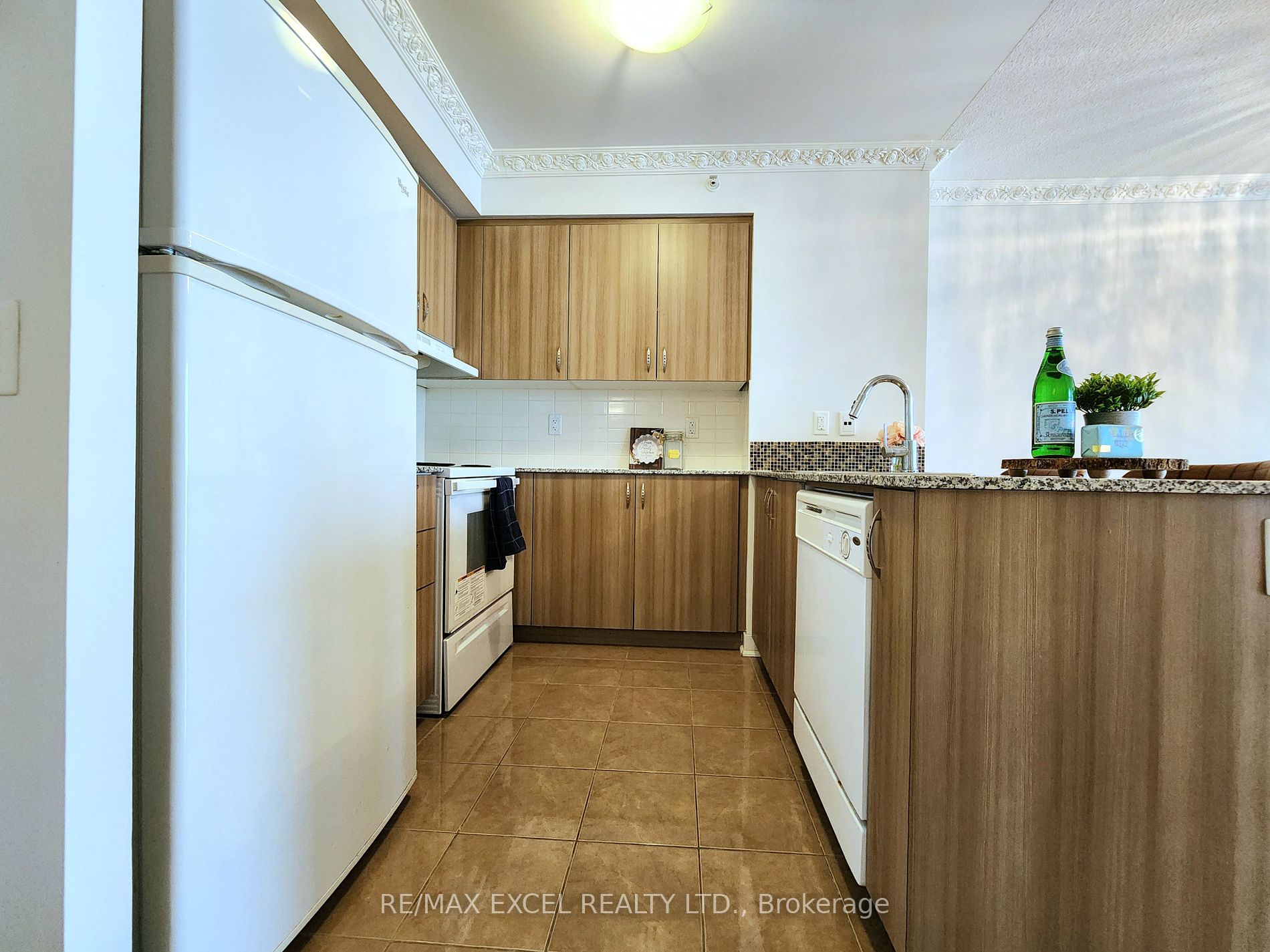 5740 Yonge Street, #803