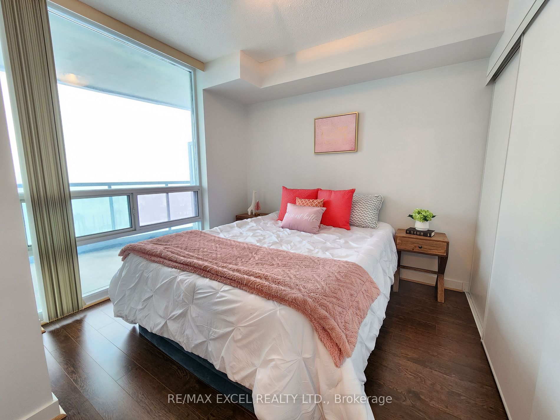 5740 Yonge Street, #803