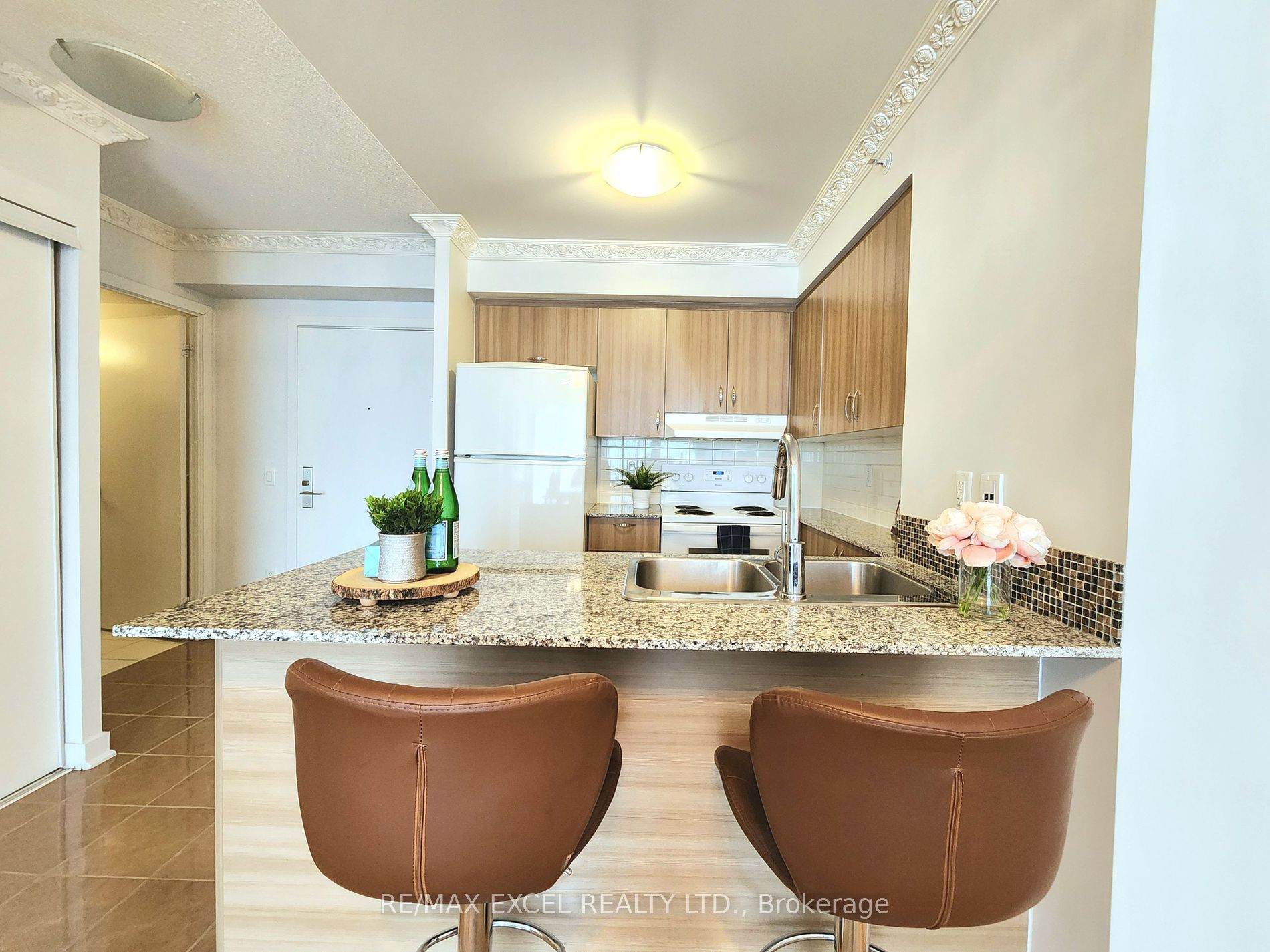 5740 Yonge Street, #803