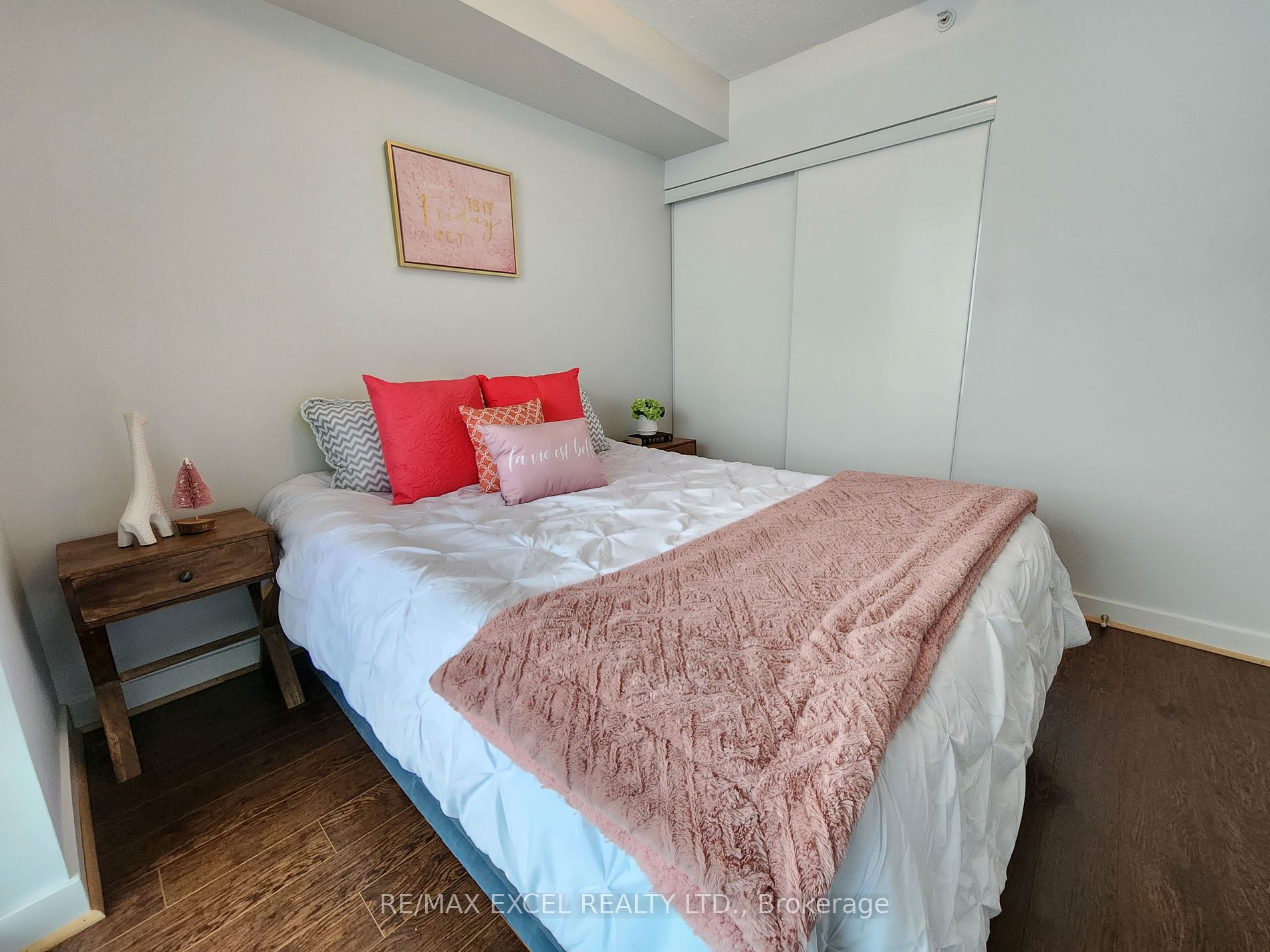 5740 Yonge Street, #803