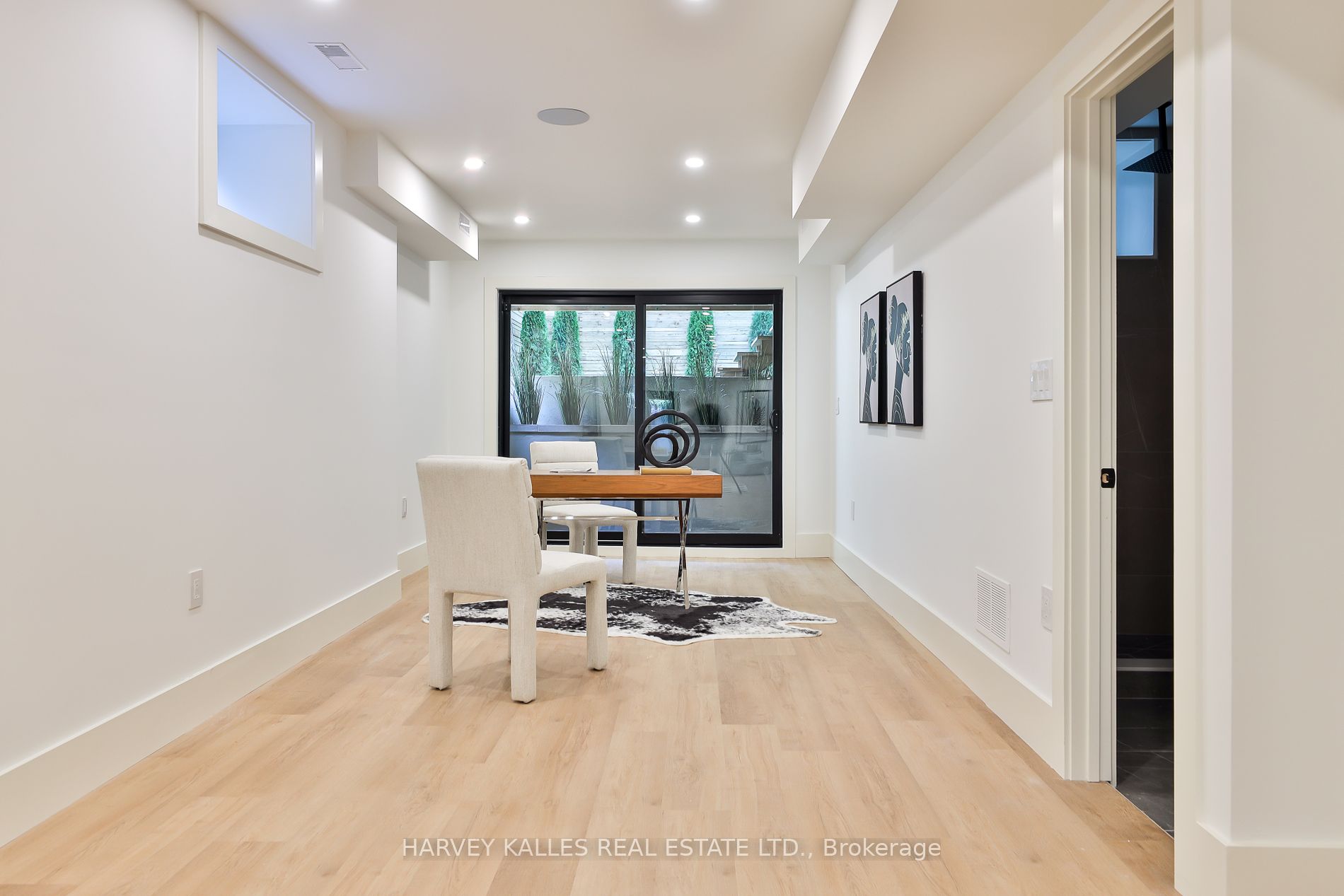 37 Heath St E