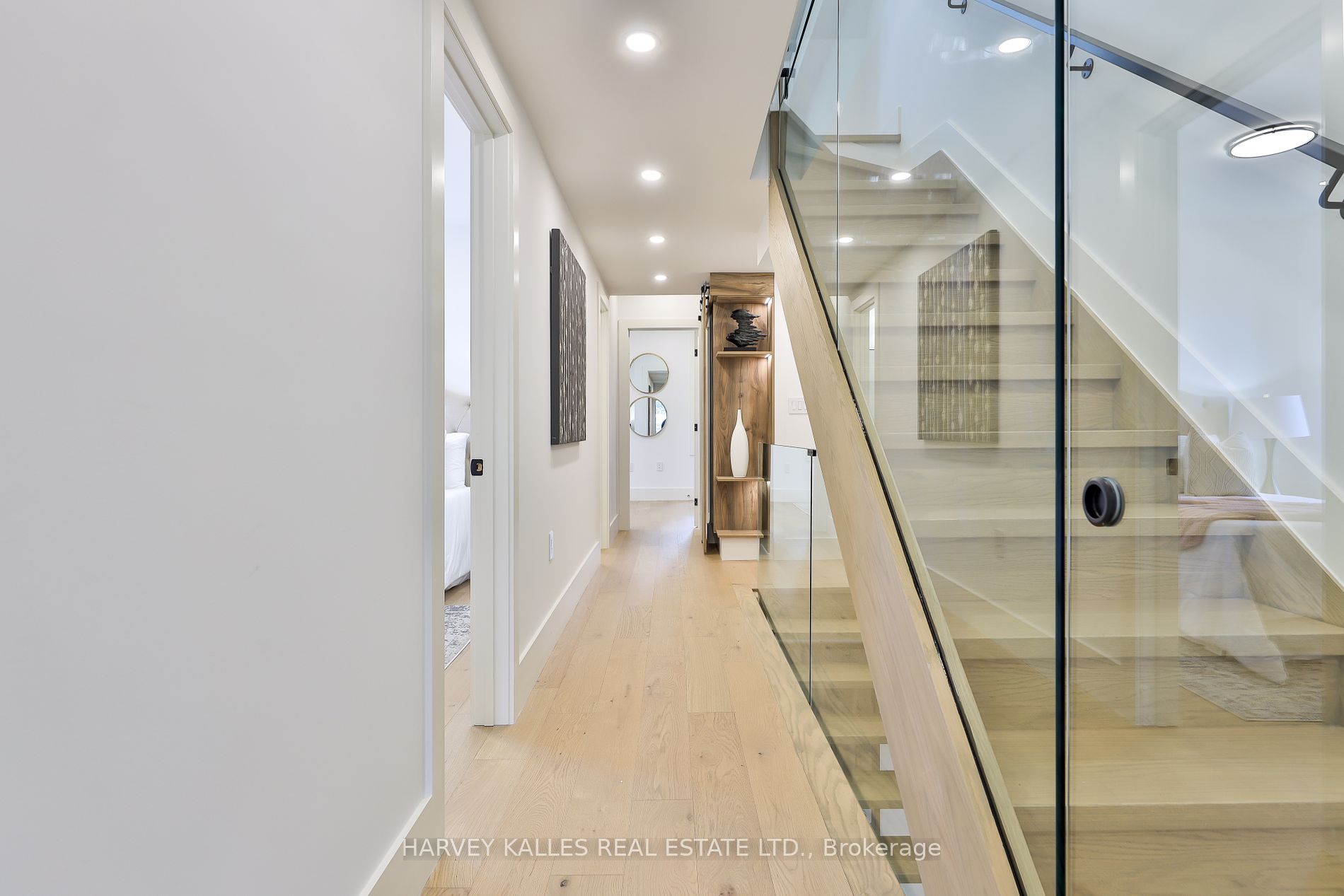 37 Heath St E