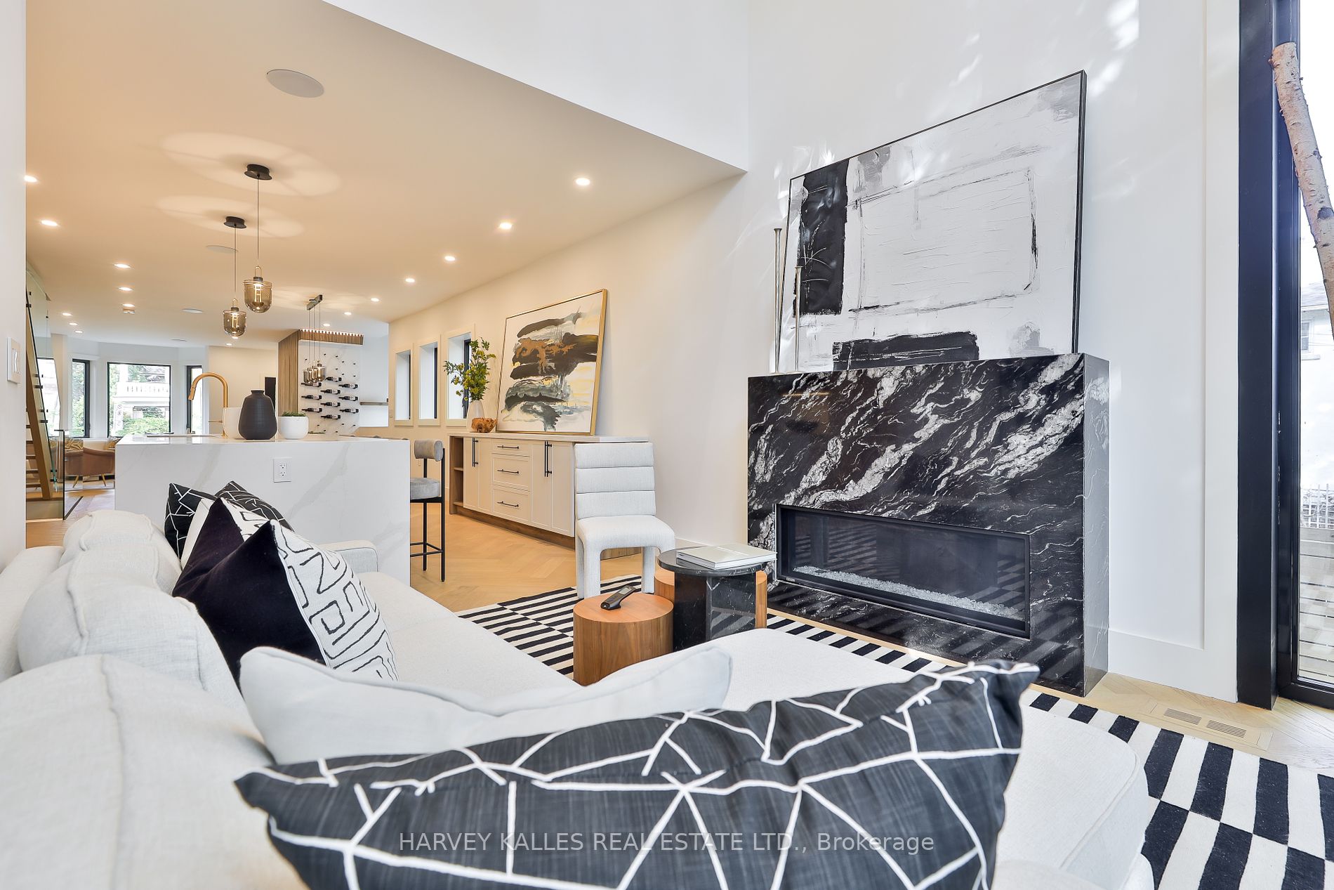 37 Heath St E