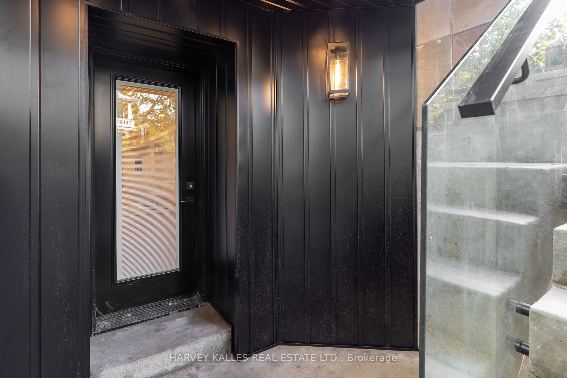 37 Heath St E
