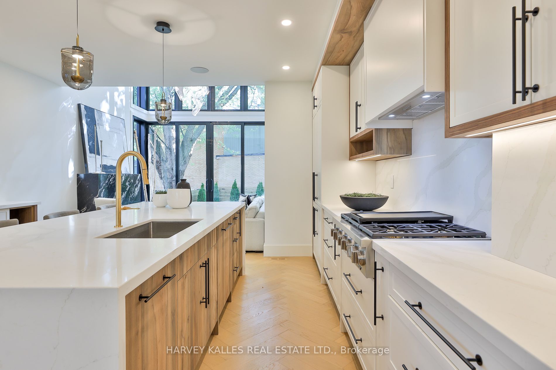 37 Heath St E