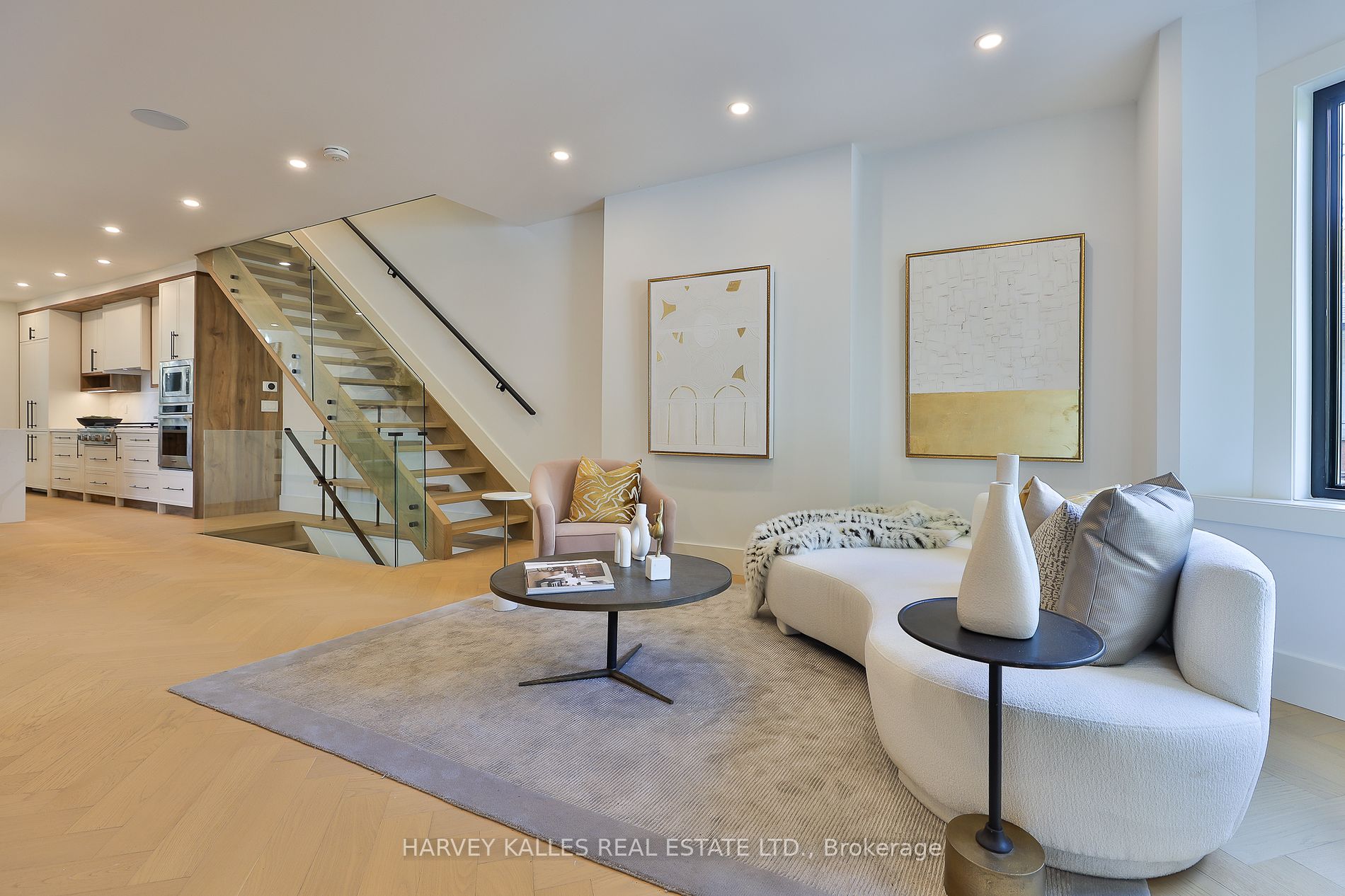 37 Heath St E