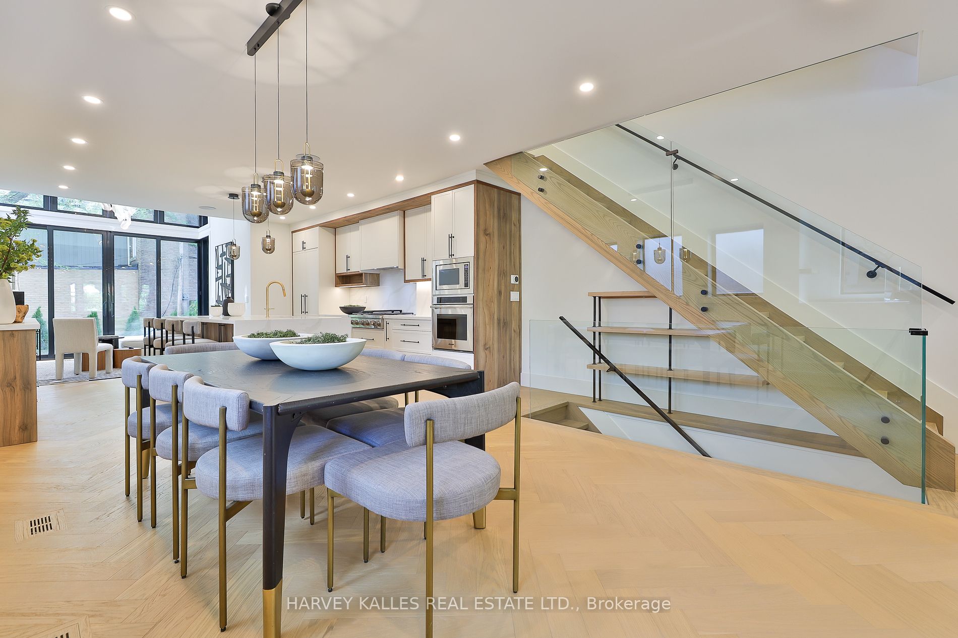 37 Heath St E
