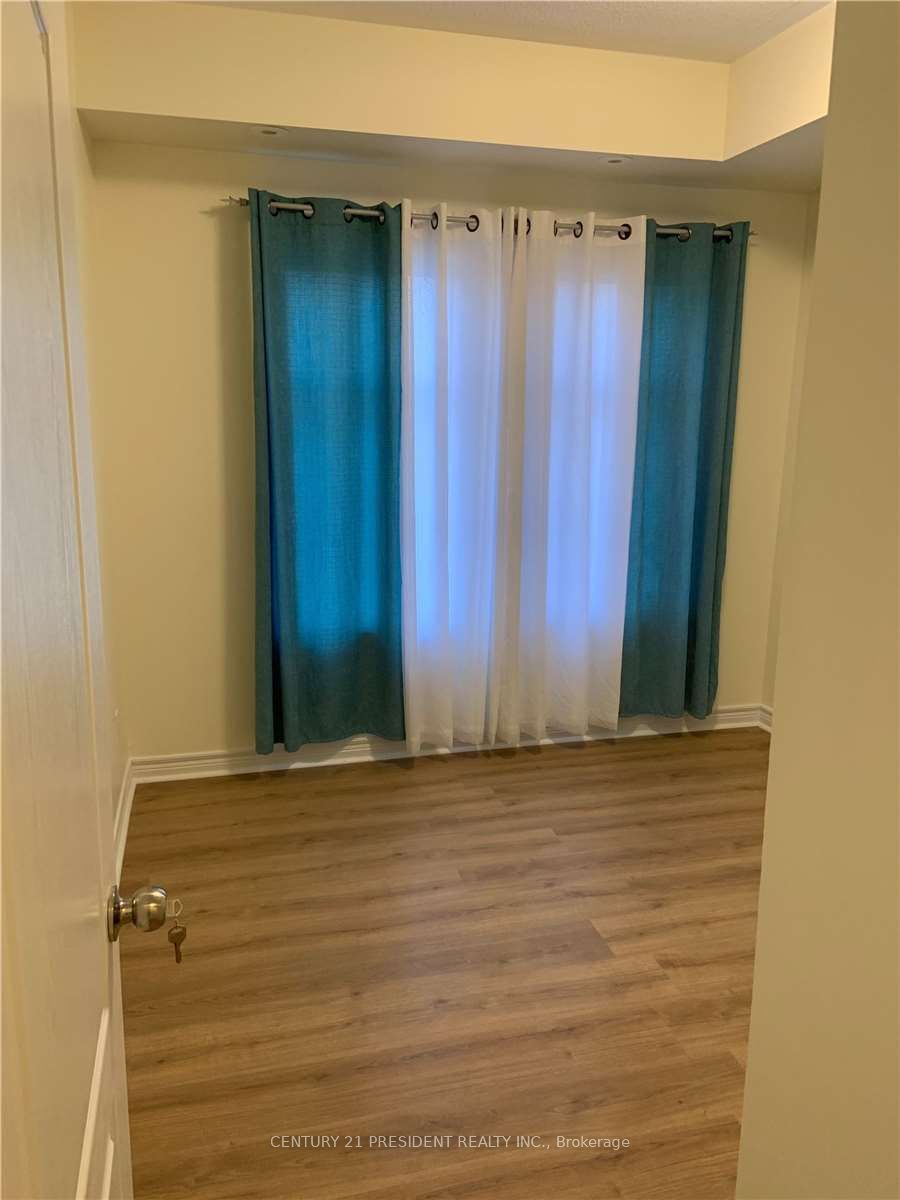 1496 Victoria Park Avenue, #251