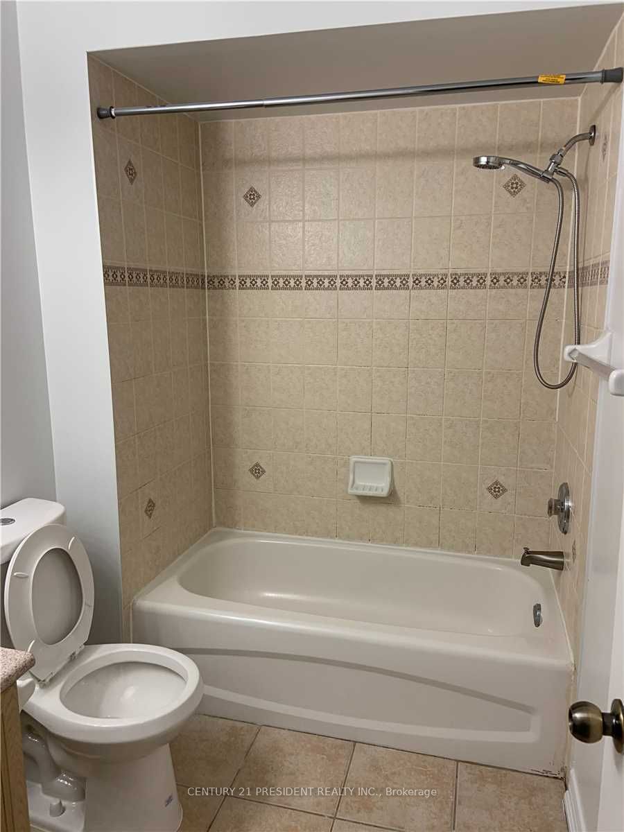 1496 Victoria Park Avenue, #251