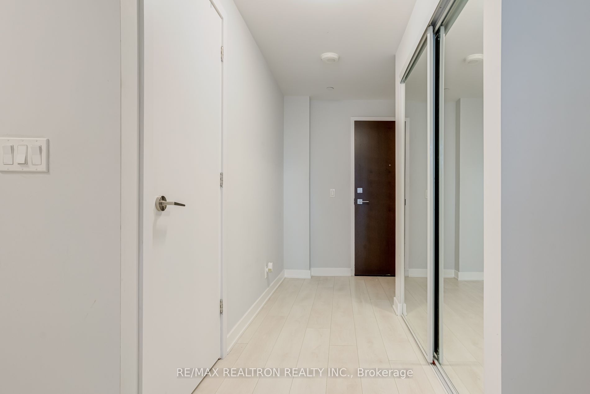 2221 Yonge St, #2911