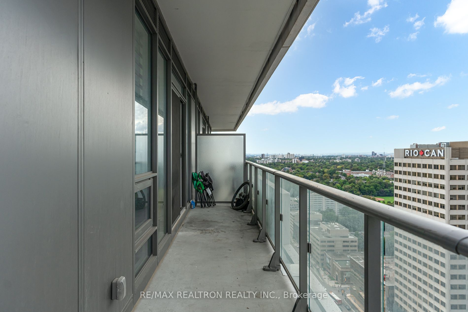 2221 Yonge St, #2911
