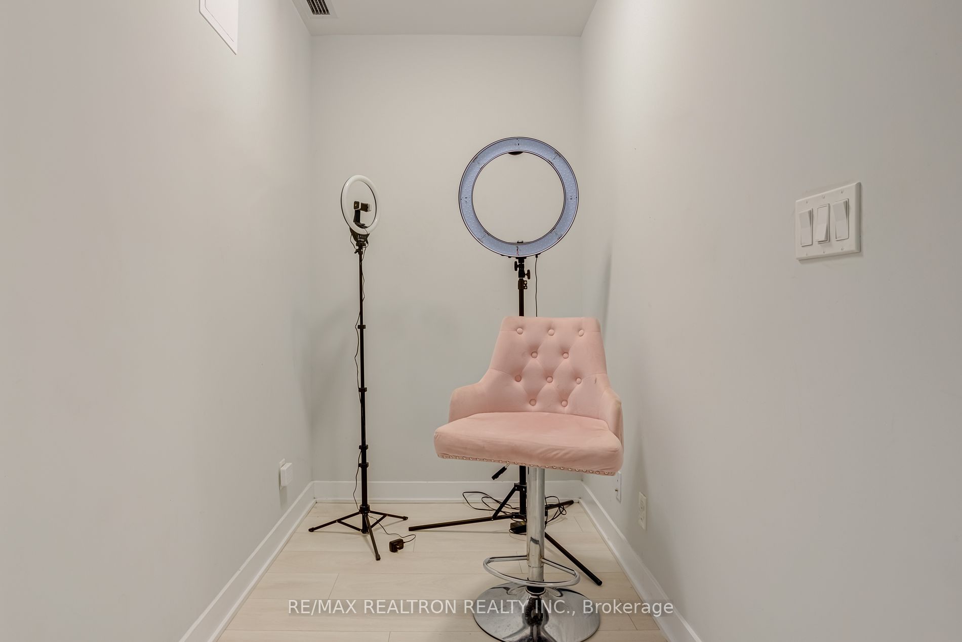 2221 Yonge St, #2911