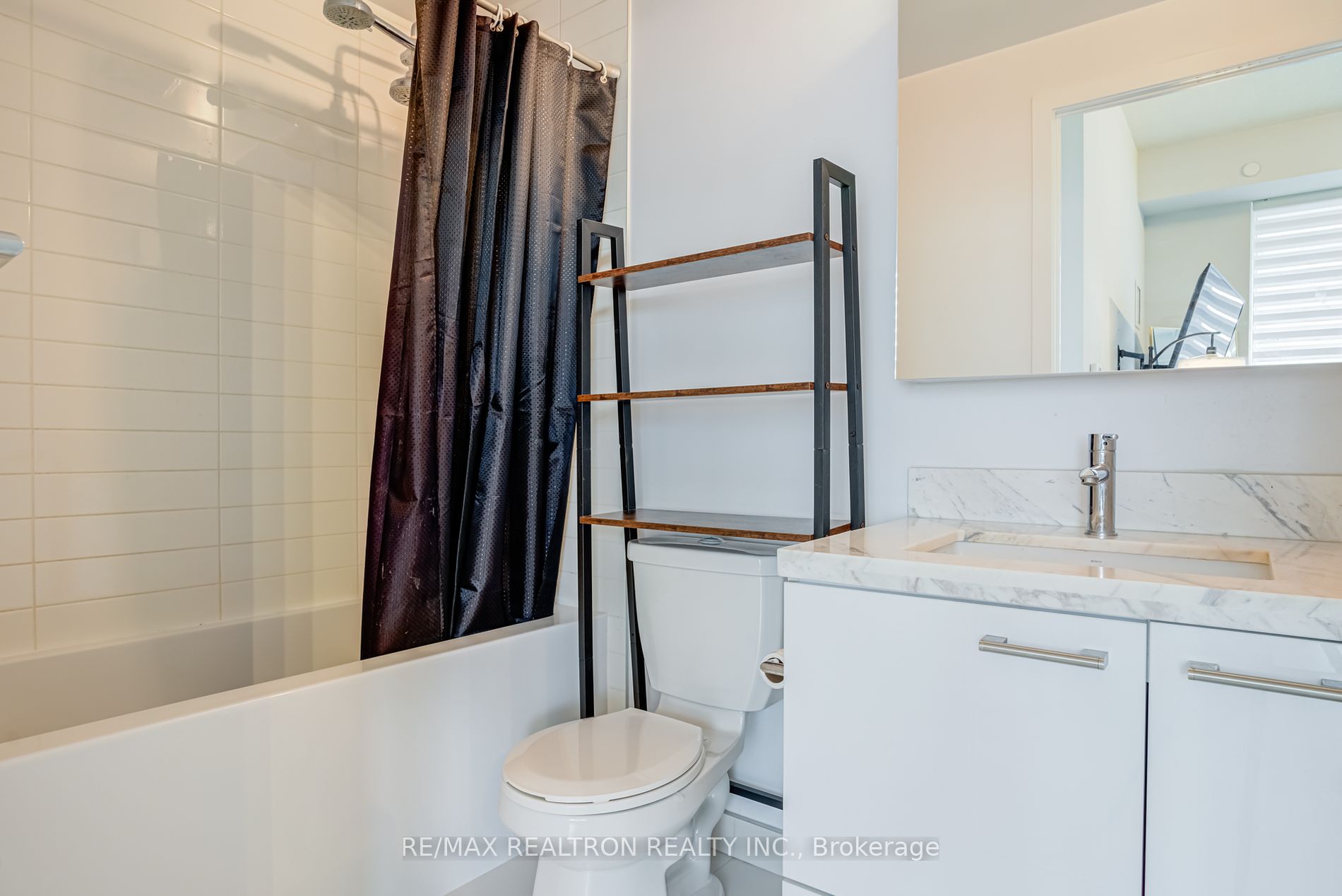 2221 Yonge St, #2911