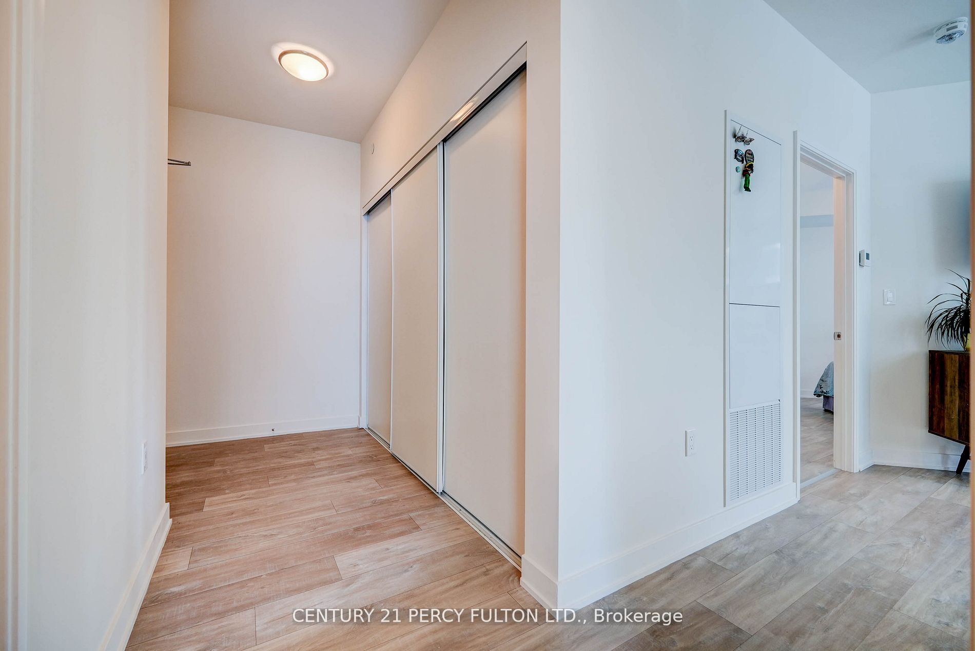 27 Bathurst St, #1501