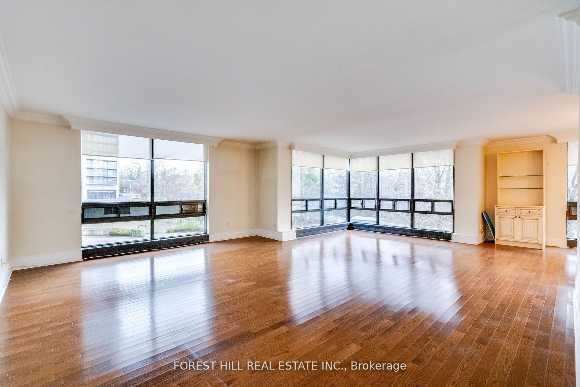 625 Avenue Rd, #302