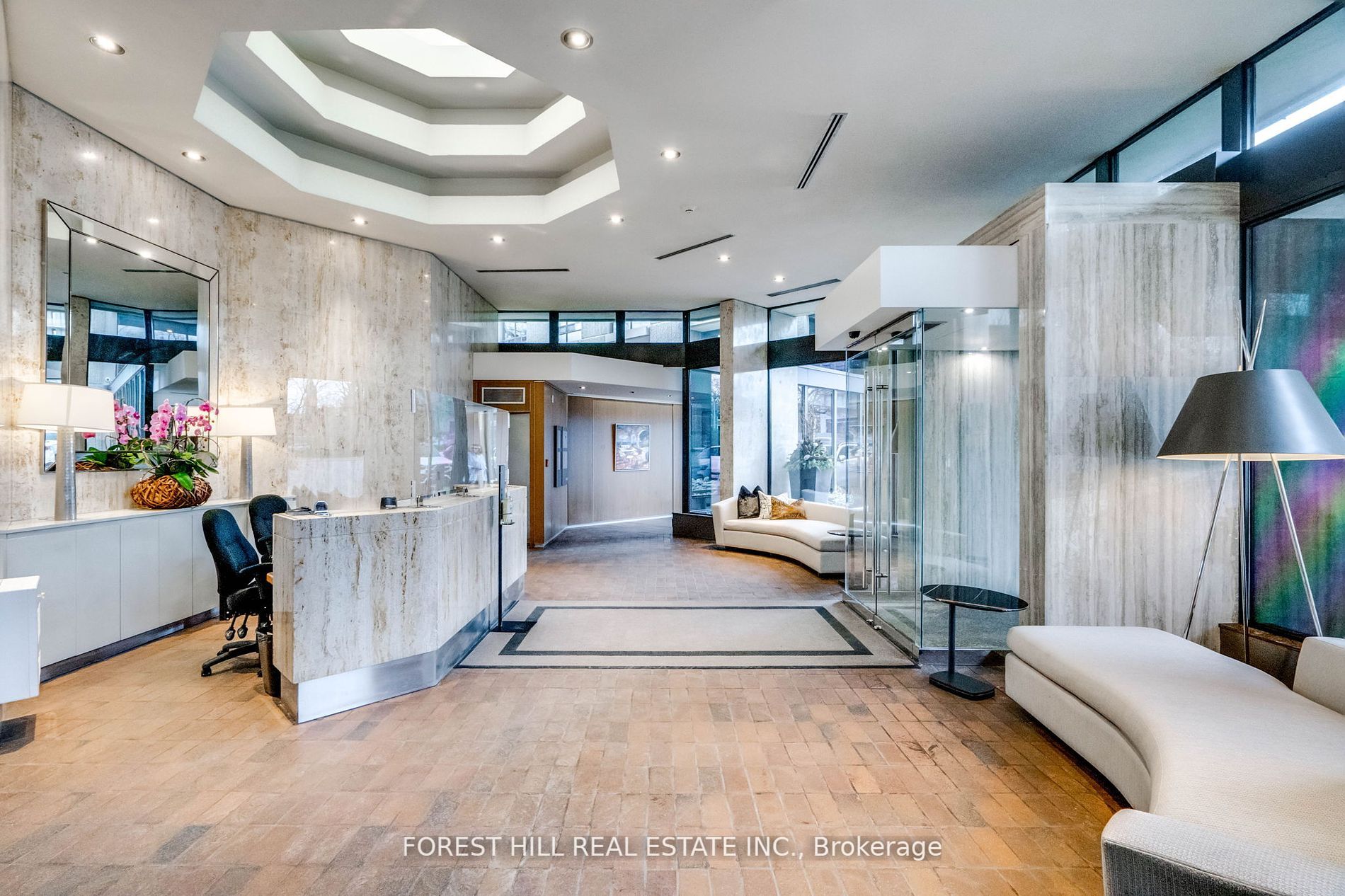 625 Avenue Rd, #302