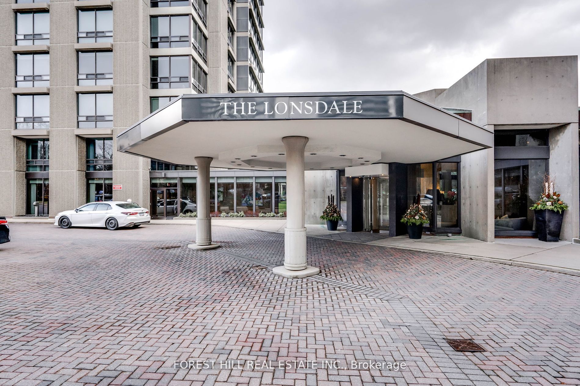 625 Avenue Rd, #302