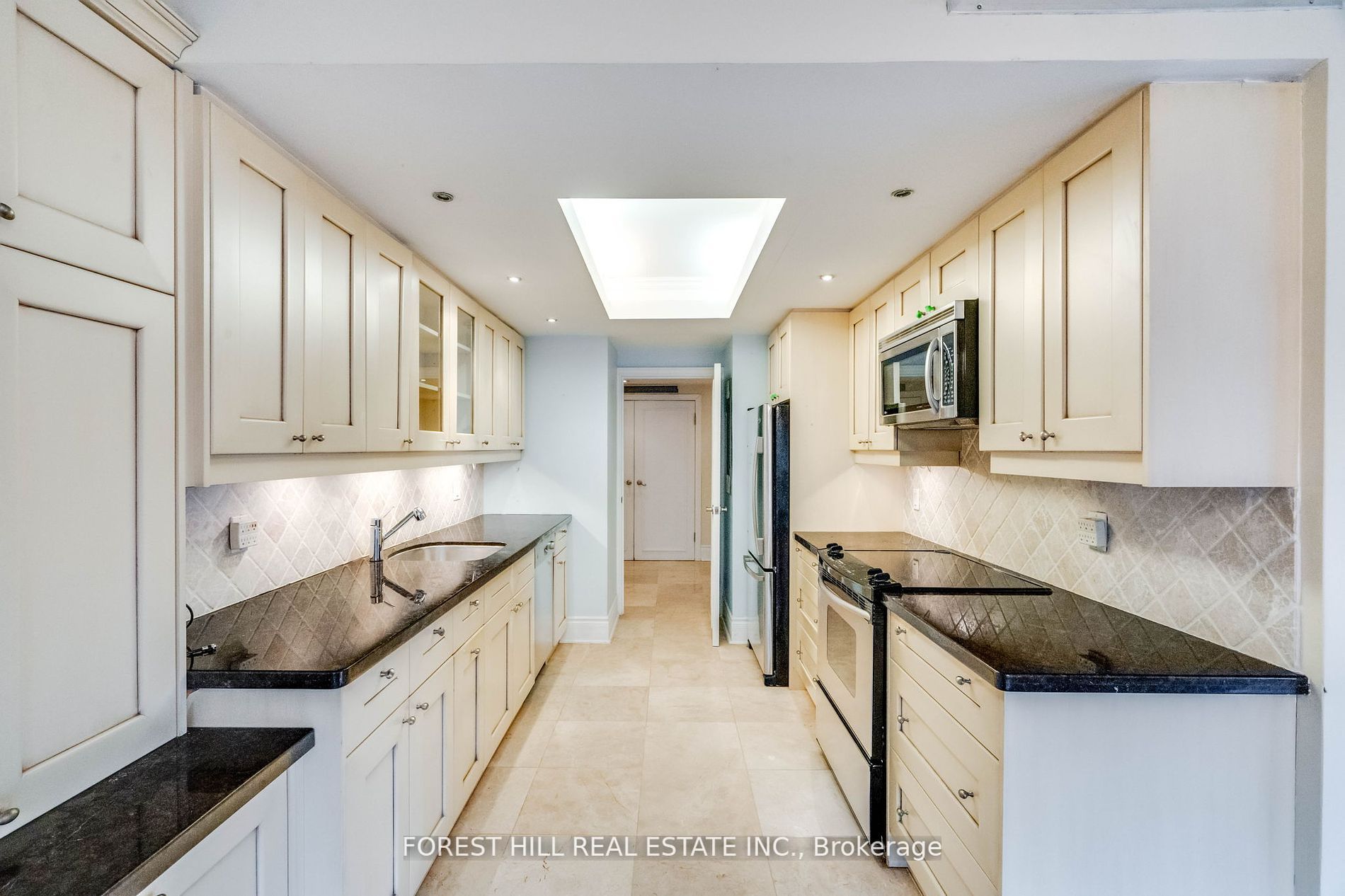 625 Avenue Rd, #302