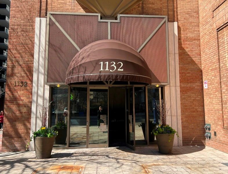 1132 Bay St, #1002
